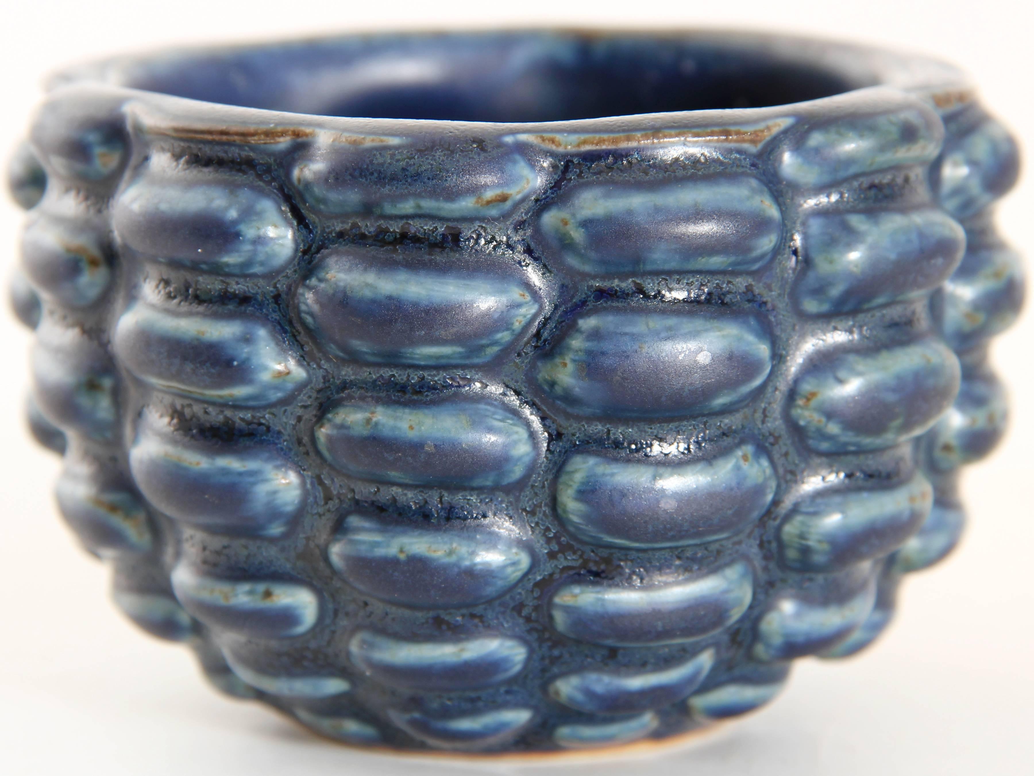 Rare. Small bowl of reasons "Budding" or bud Axel Salto. Dark blue glaze. Dated 1935 and produced in his own studio.