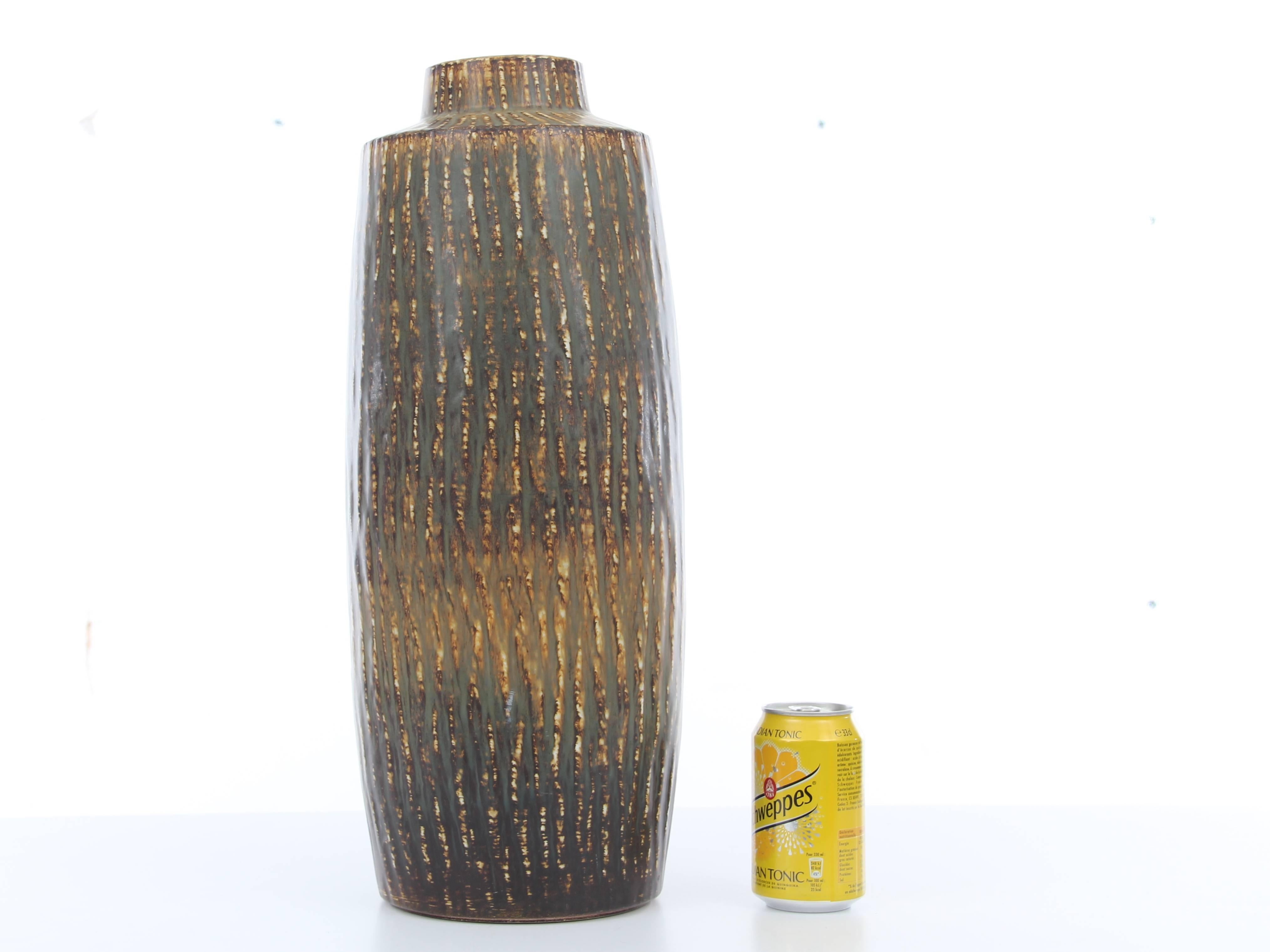 Very large ceramic vase by Gunnar Nylund for Rörstrand decorate vertical lines. Glaze beige and gray green. Stamped.