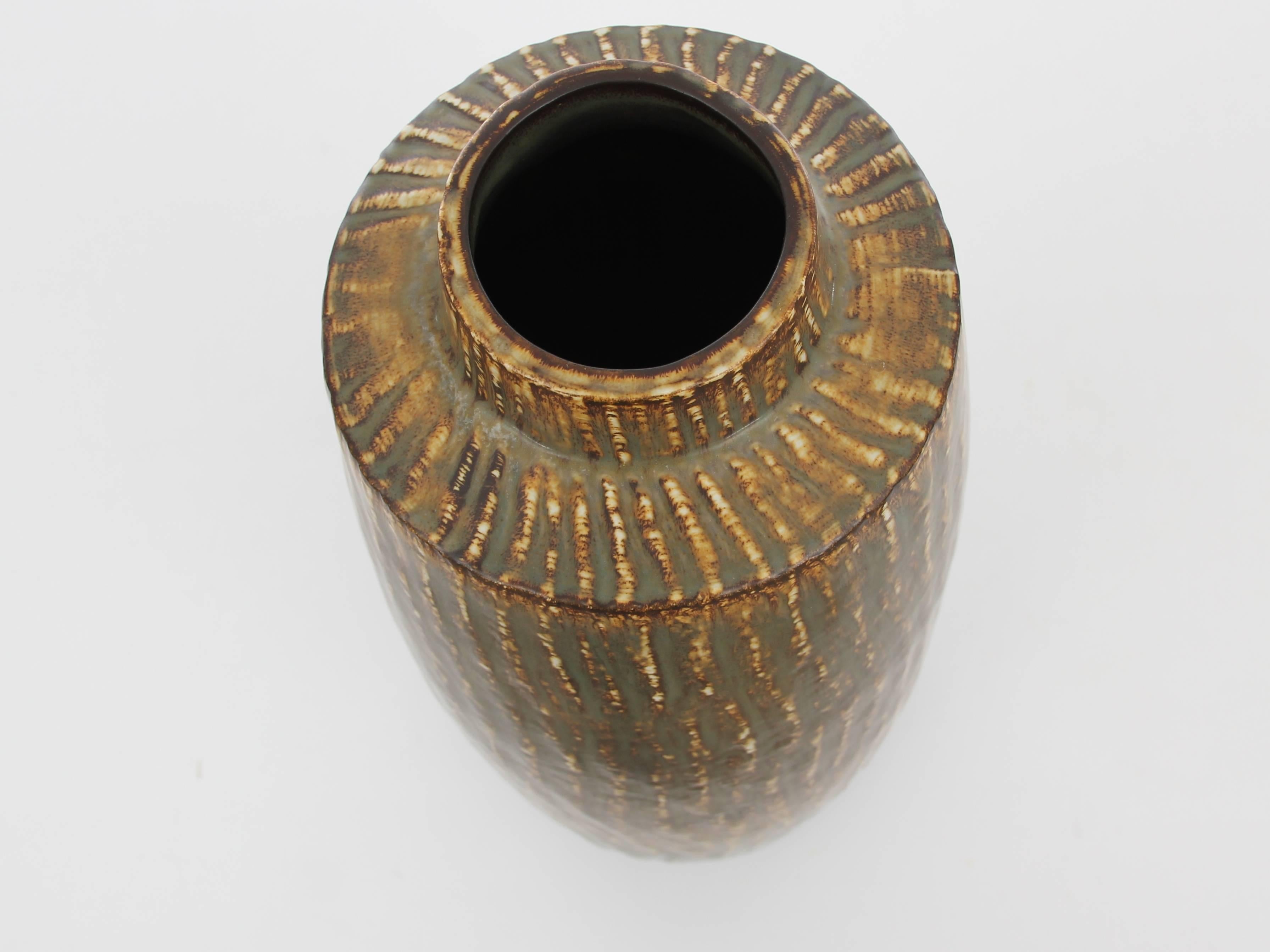 Svedese Vaso grande scandinavo moderno di metà secolo di Gunnar Nylund in vendita