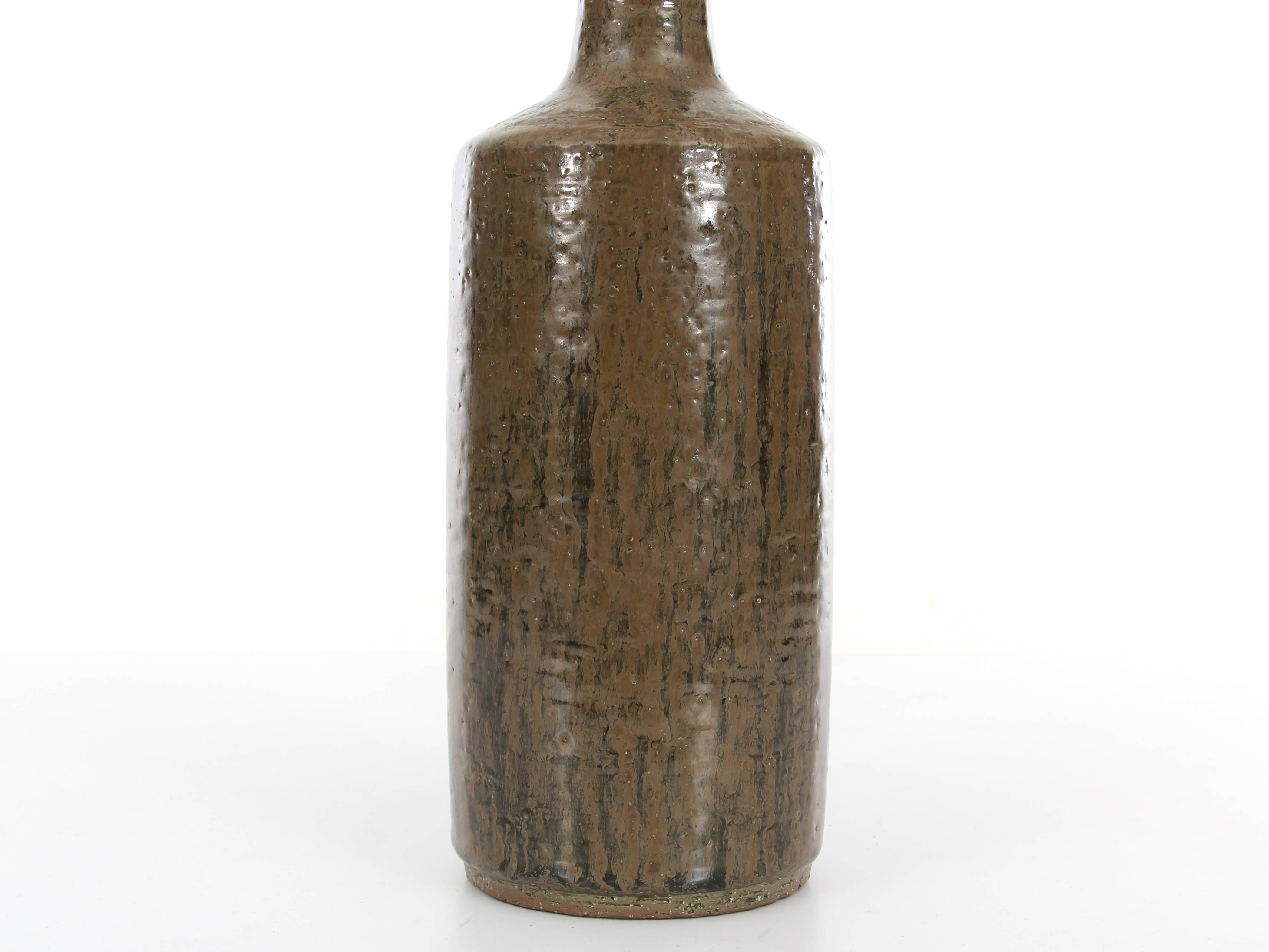 Mid-Century Modern chamotte stoneware lamp. Brown glossy glaze.
Incised 