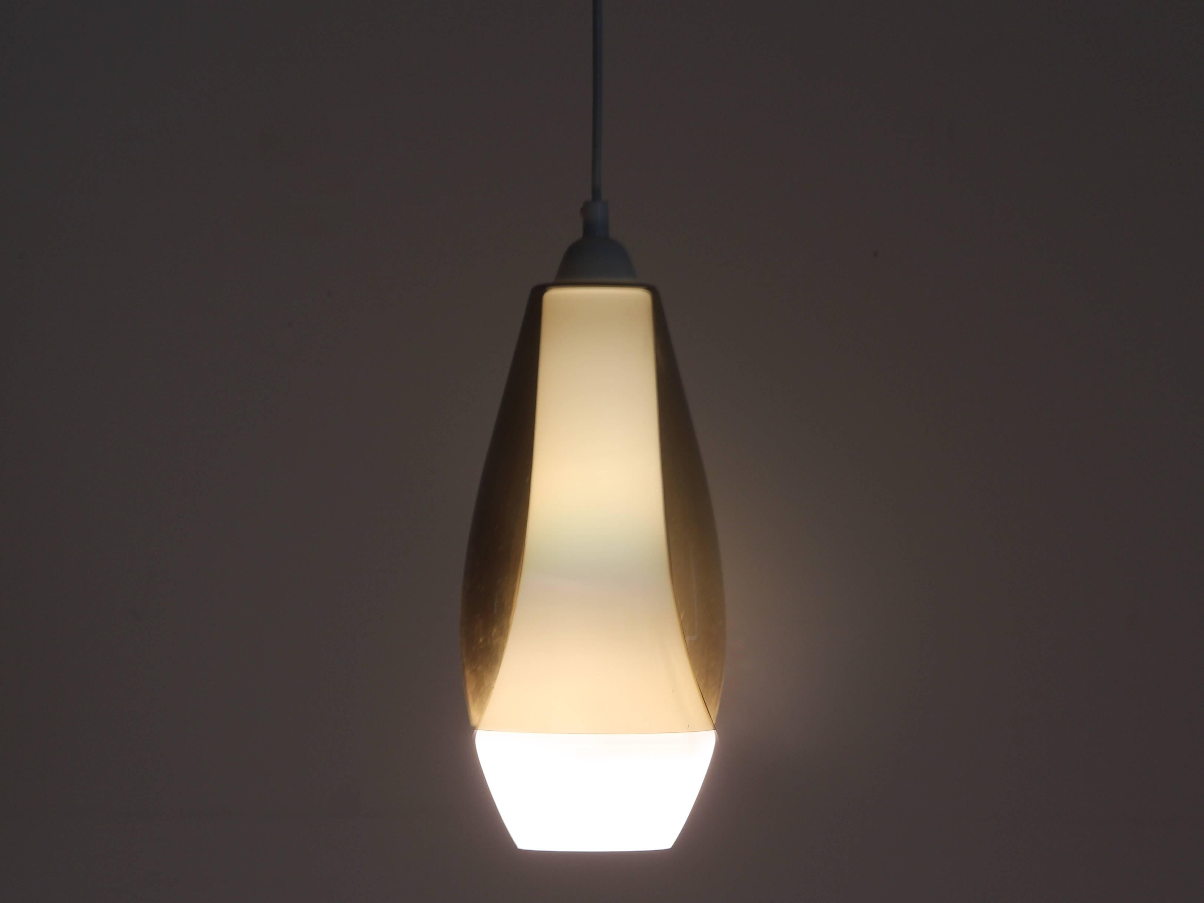 Fine XX secolo Lampada da soffitto moderna danese in vetro e opale in vendita