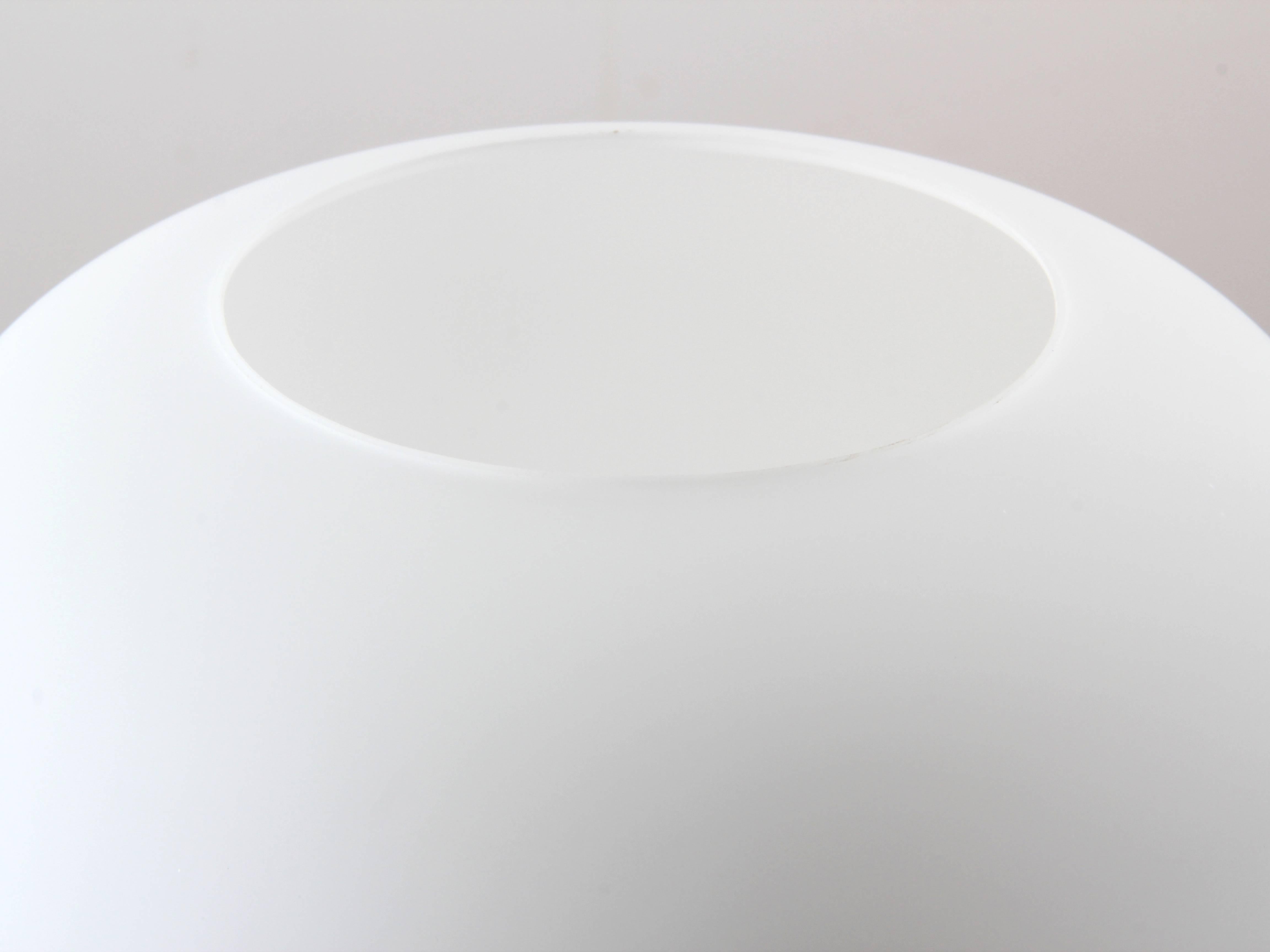 Contemporary Lampe de table scandinave en opale et multipli de chêne modèle Toad 1UP For Sale