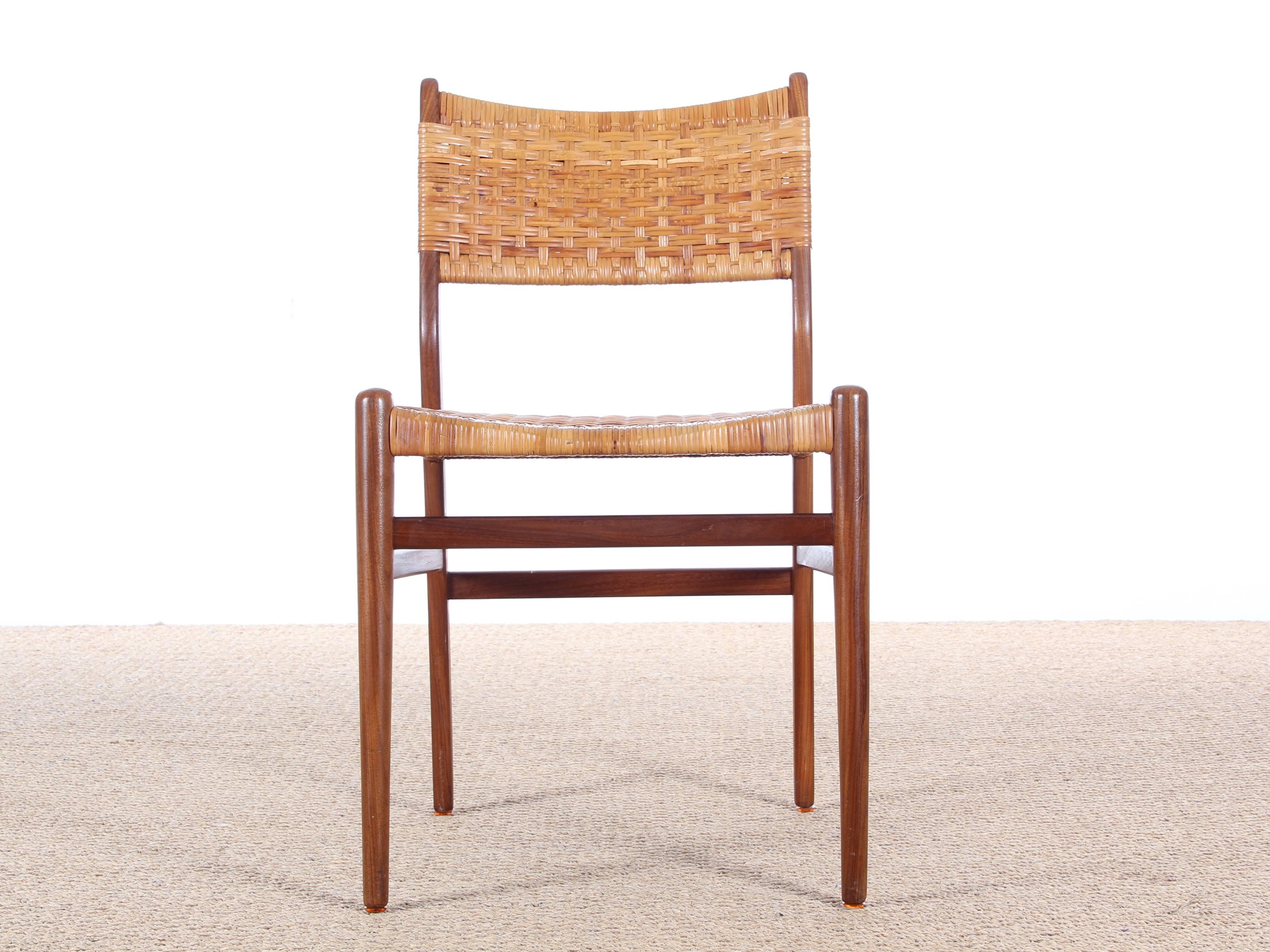 Set of four Scandinavian chairs in teak and cane. Assigned to Aksel Bender Madsen. Lightness and excellent seating comfort.