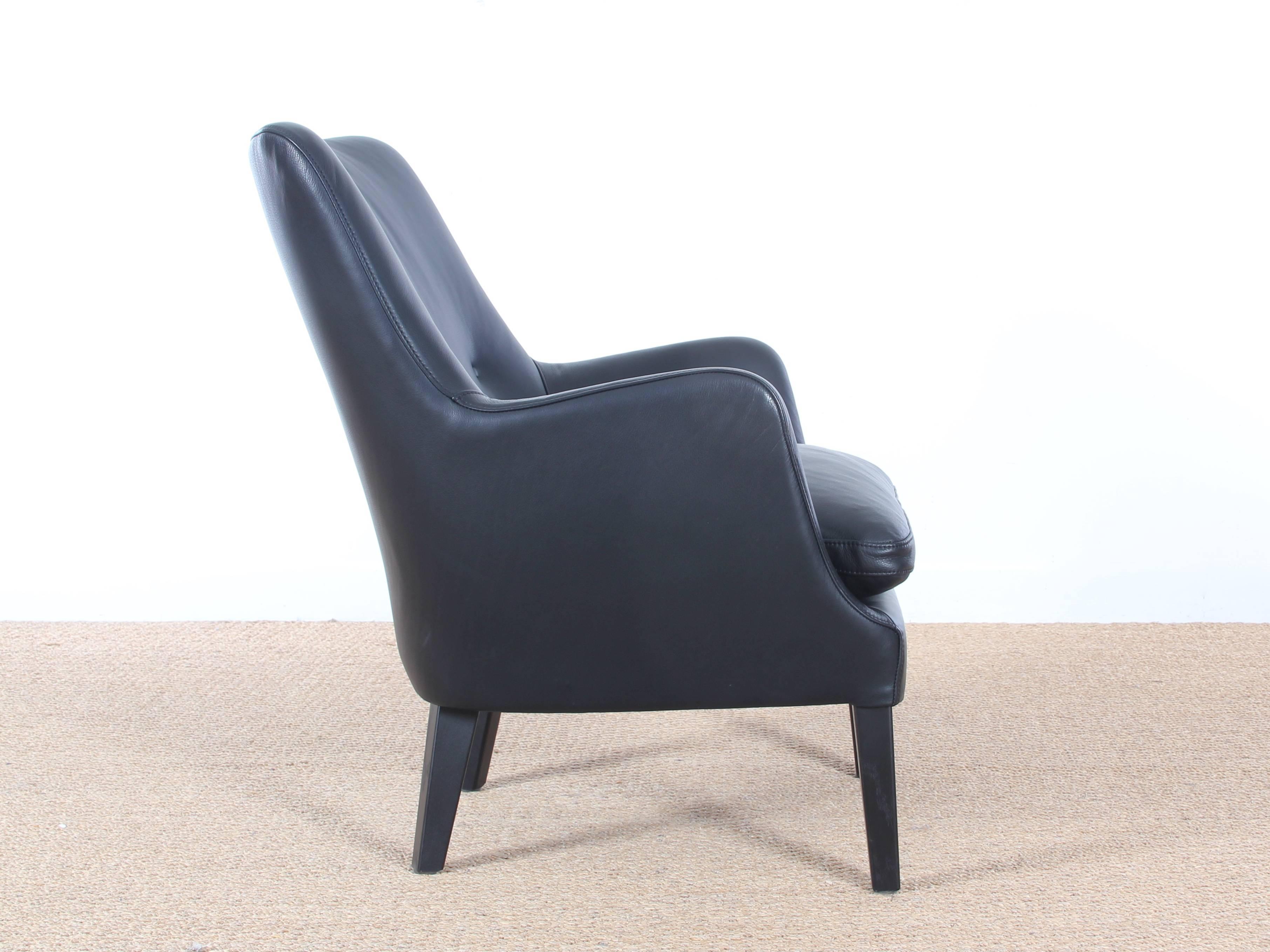 Mid-Century Modern Scandinavian lounge chair by Arne Vodder AV 53 new release. On demand only. Delivery time: Six weeks. Available in five different colors on leather.