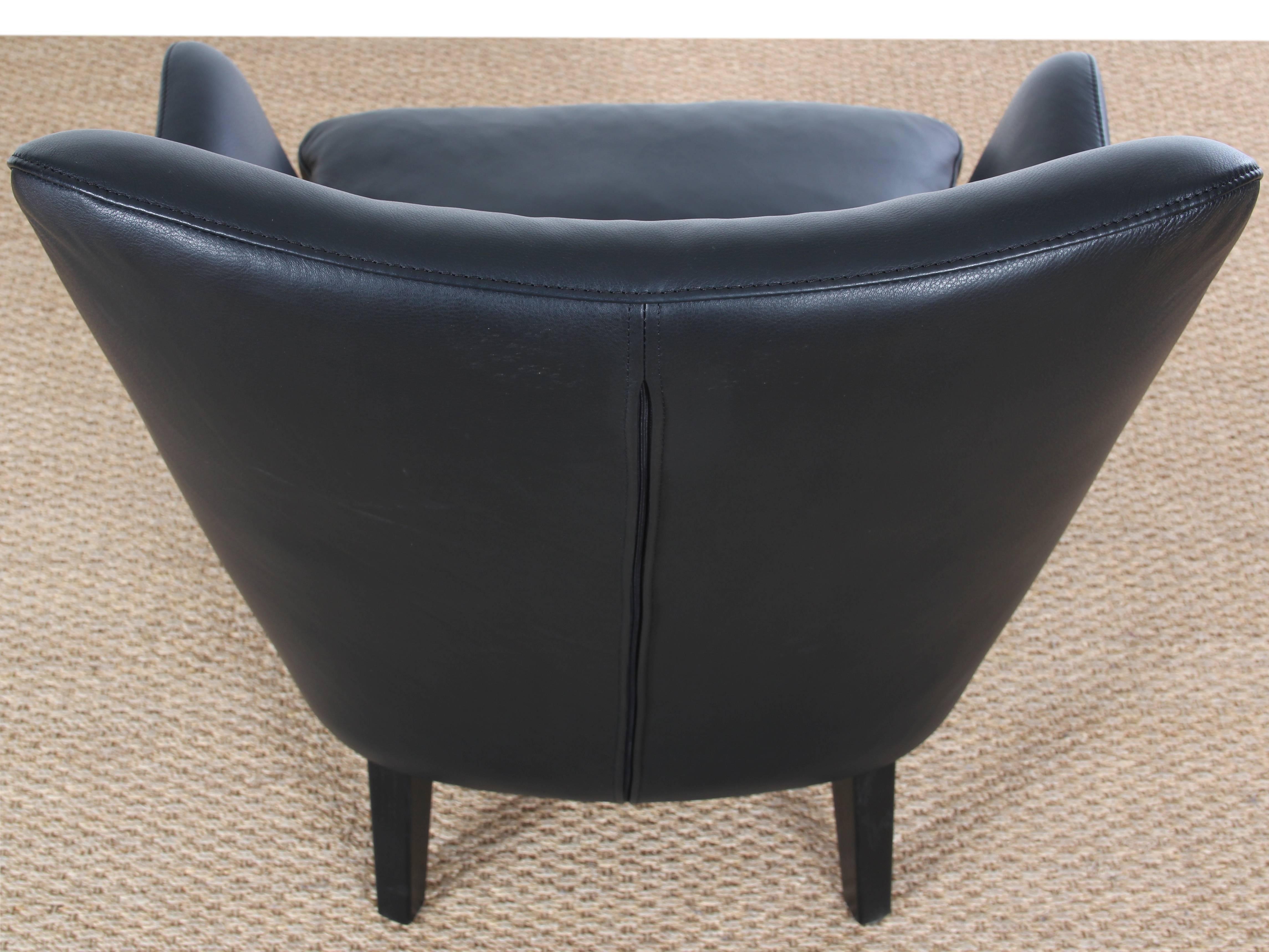Contemporary Mid-Century Modern Scandinavian Lounge Chair by Arne Vodder AV 53 New Release For Sale