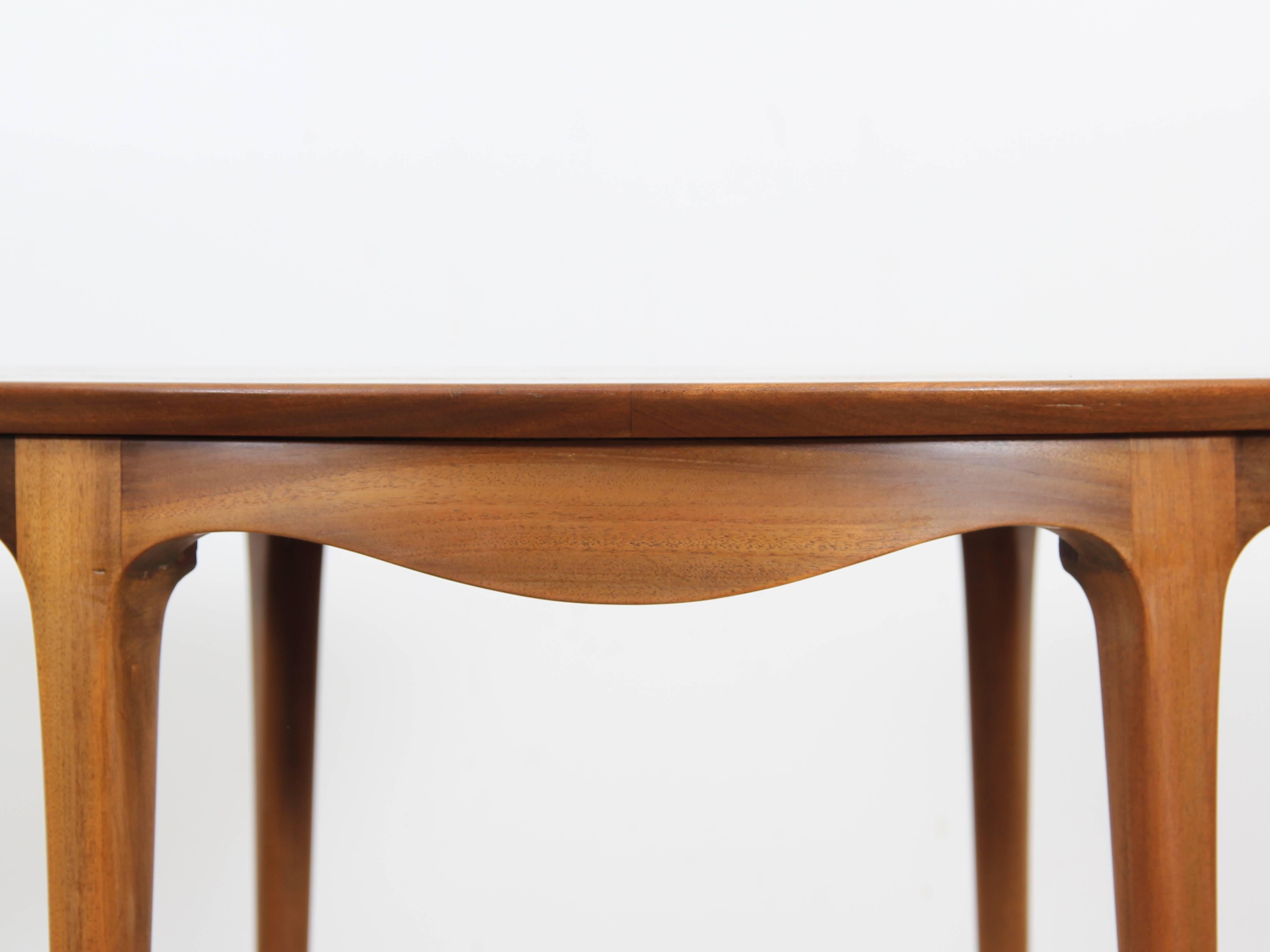 Milieu du XXe siècle Grande table basse moderne du milieu du siècle en noyer d'Ole Wanscher en vente