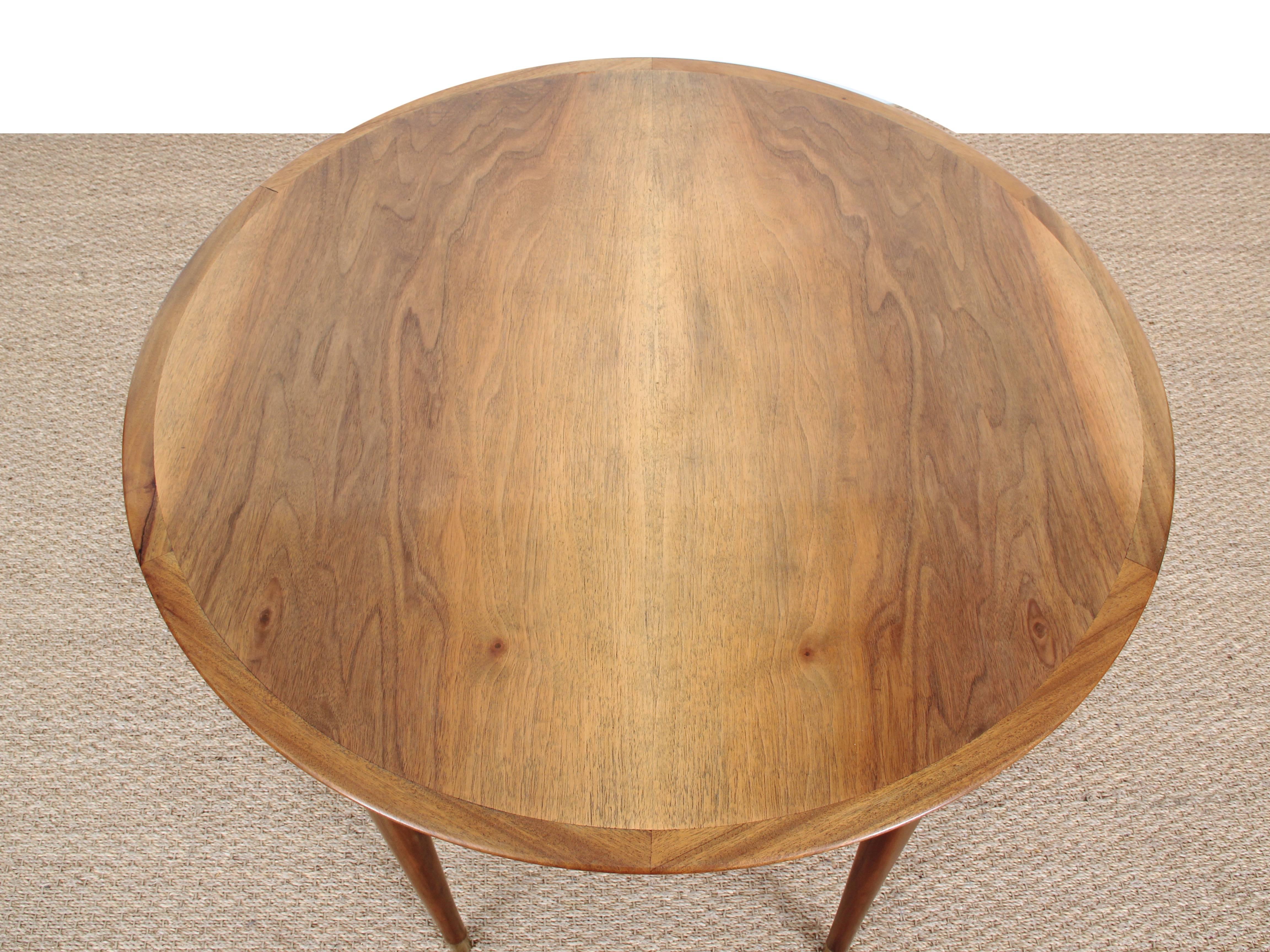 Noyer Grande table basse moderne du milieu du siècle en noyer d'Ole Wanscher en vente