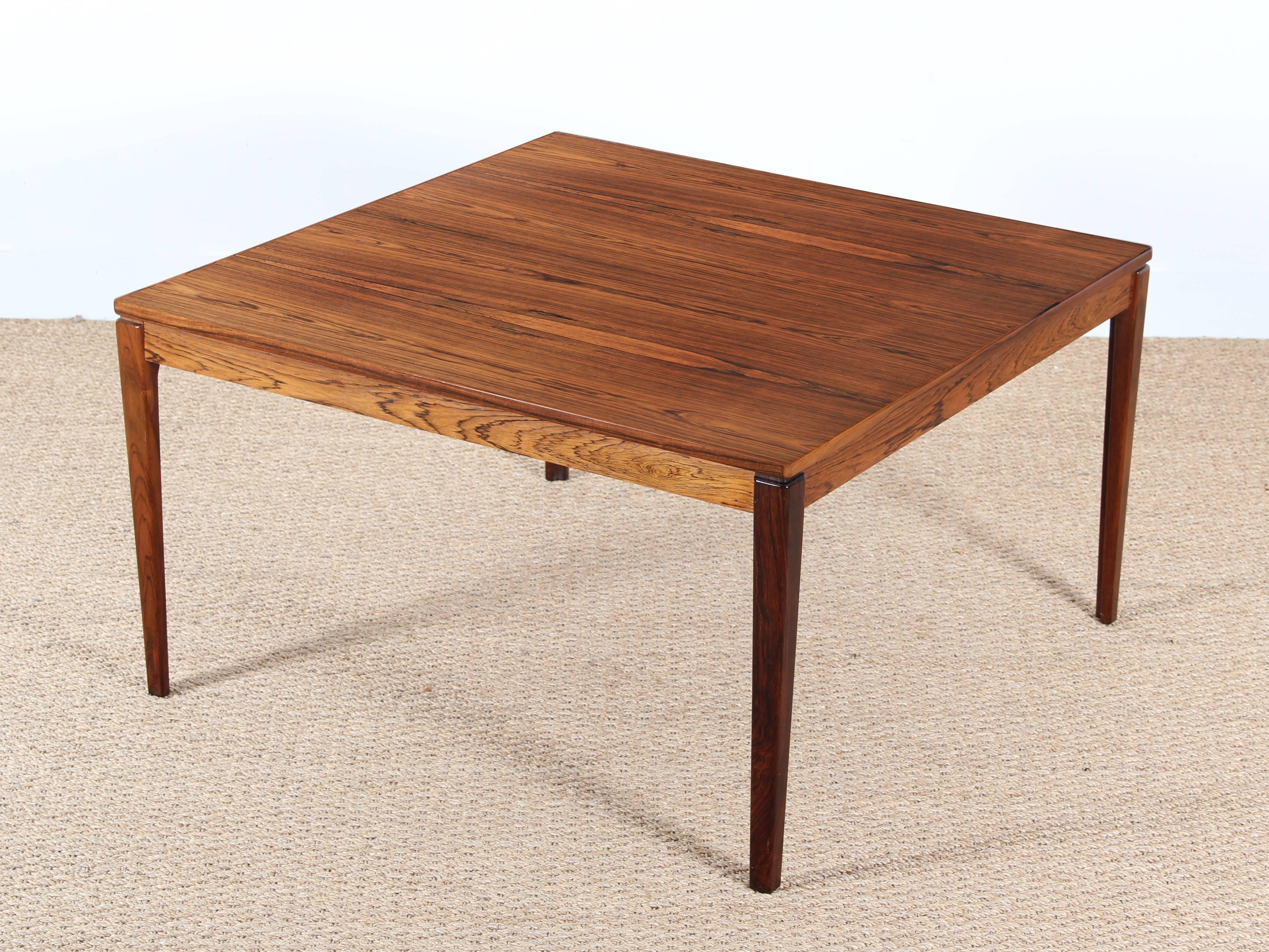 Danish Modern Square Coffee Table in Rosewood In Excellent Condition For Sale In Courbevoie, FR