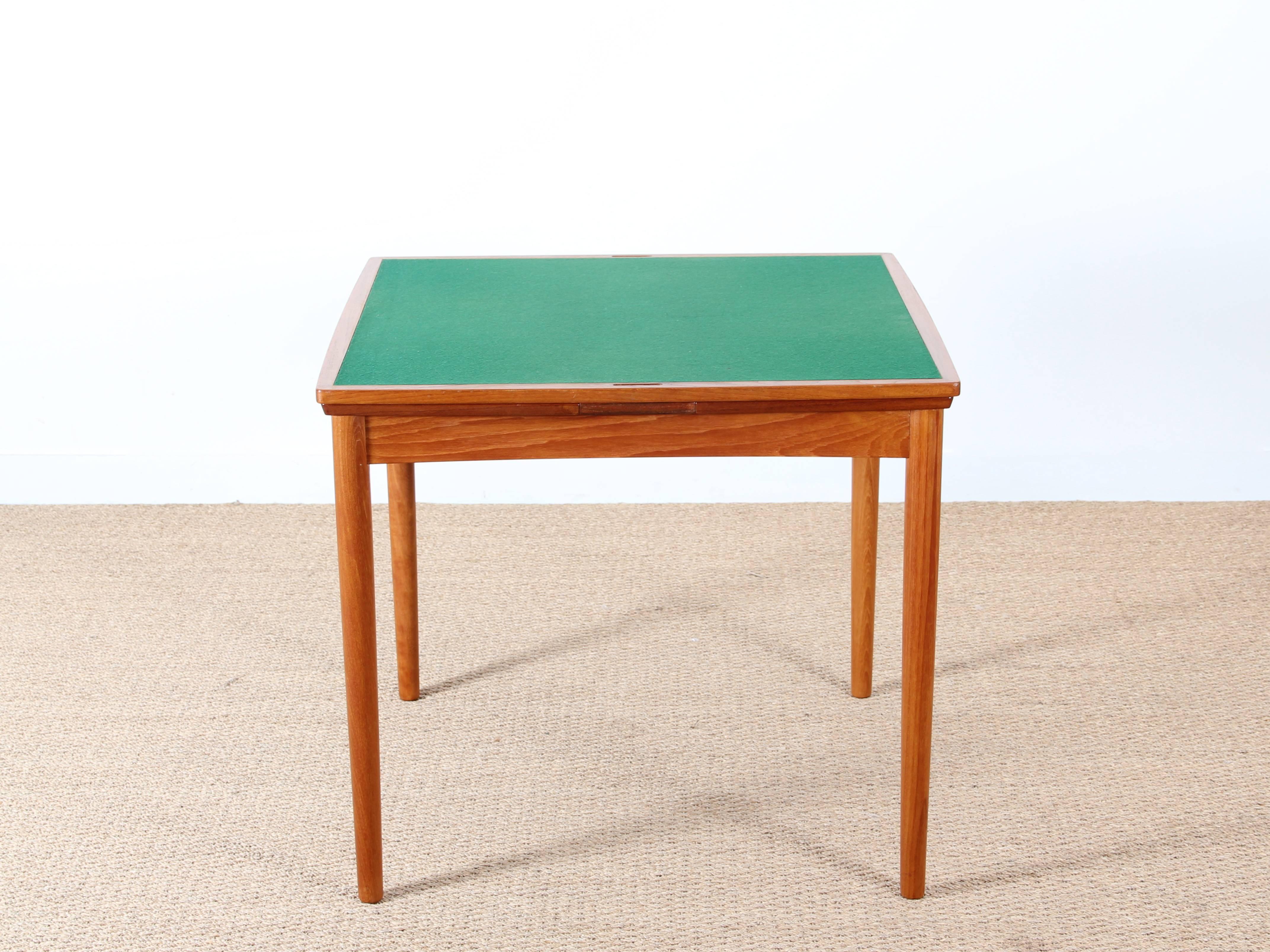 Danish Teak Game Table with Reversible Top In Excellent Condition In Courbevoie, FR