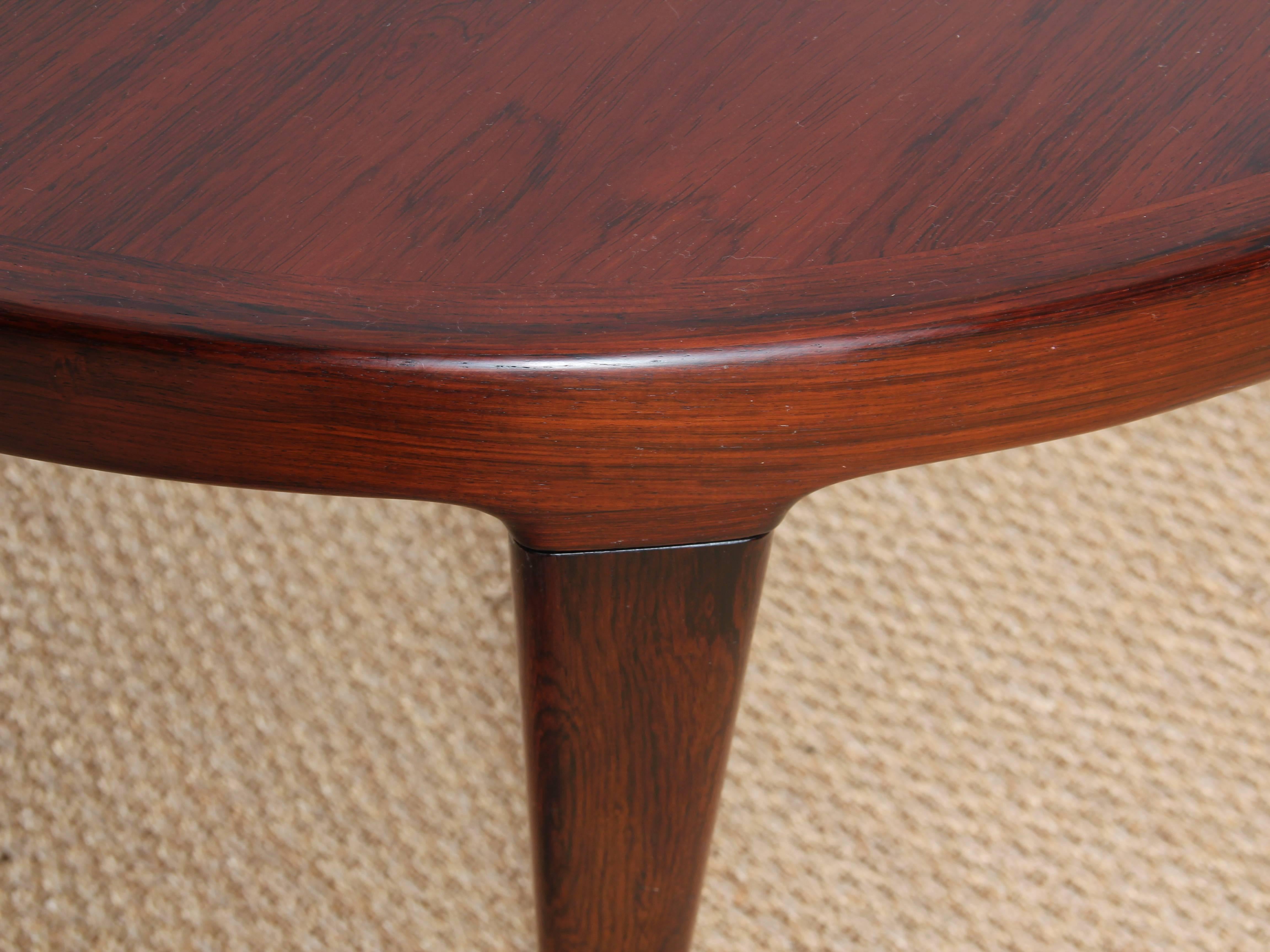 Bois de rose Table de salle à manger ronde scandinave en bois de rose en vente