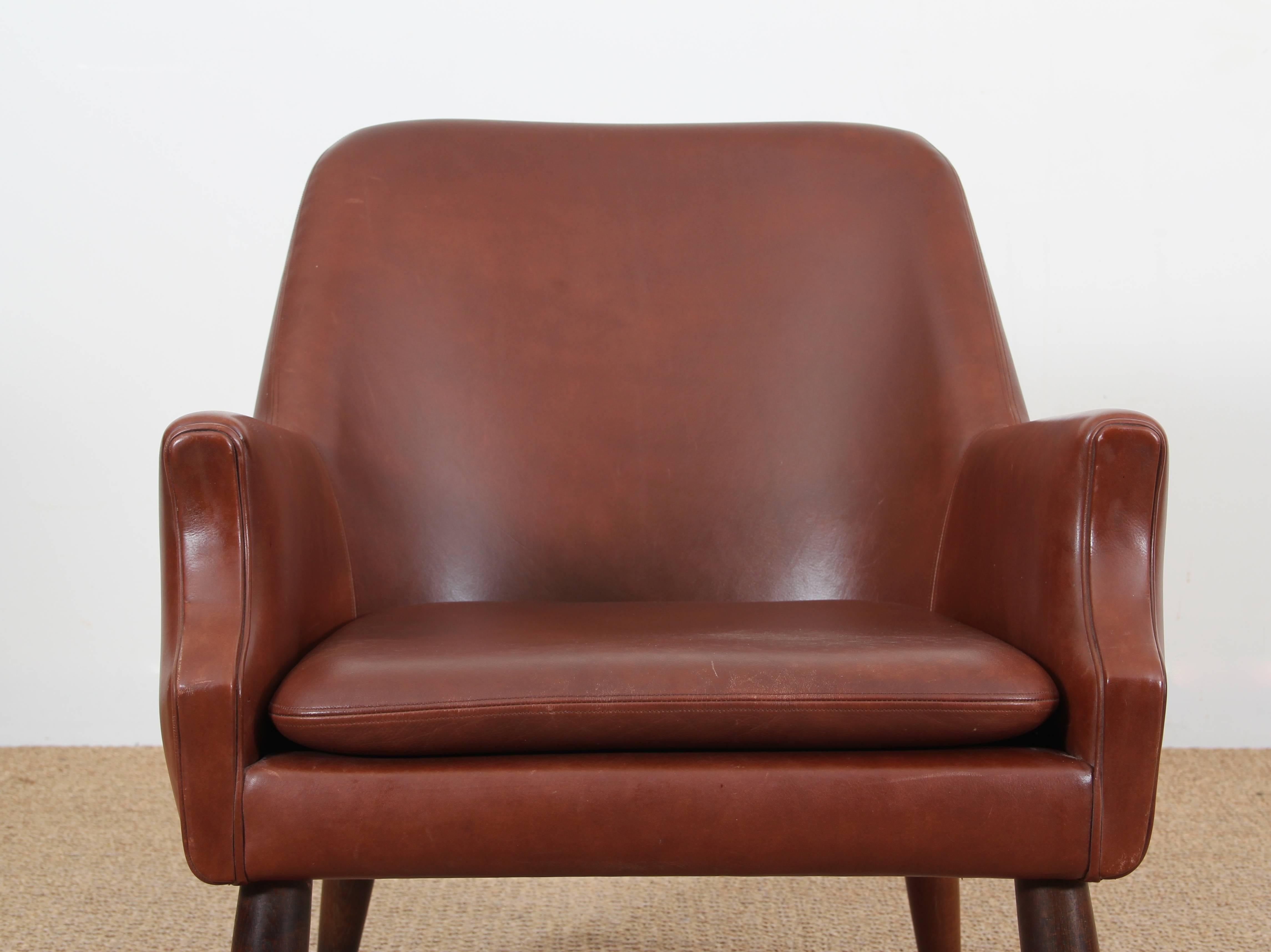 Mid-Century  modern scandinavian lounge chair in cognac leather 4