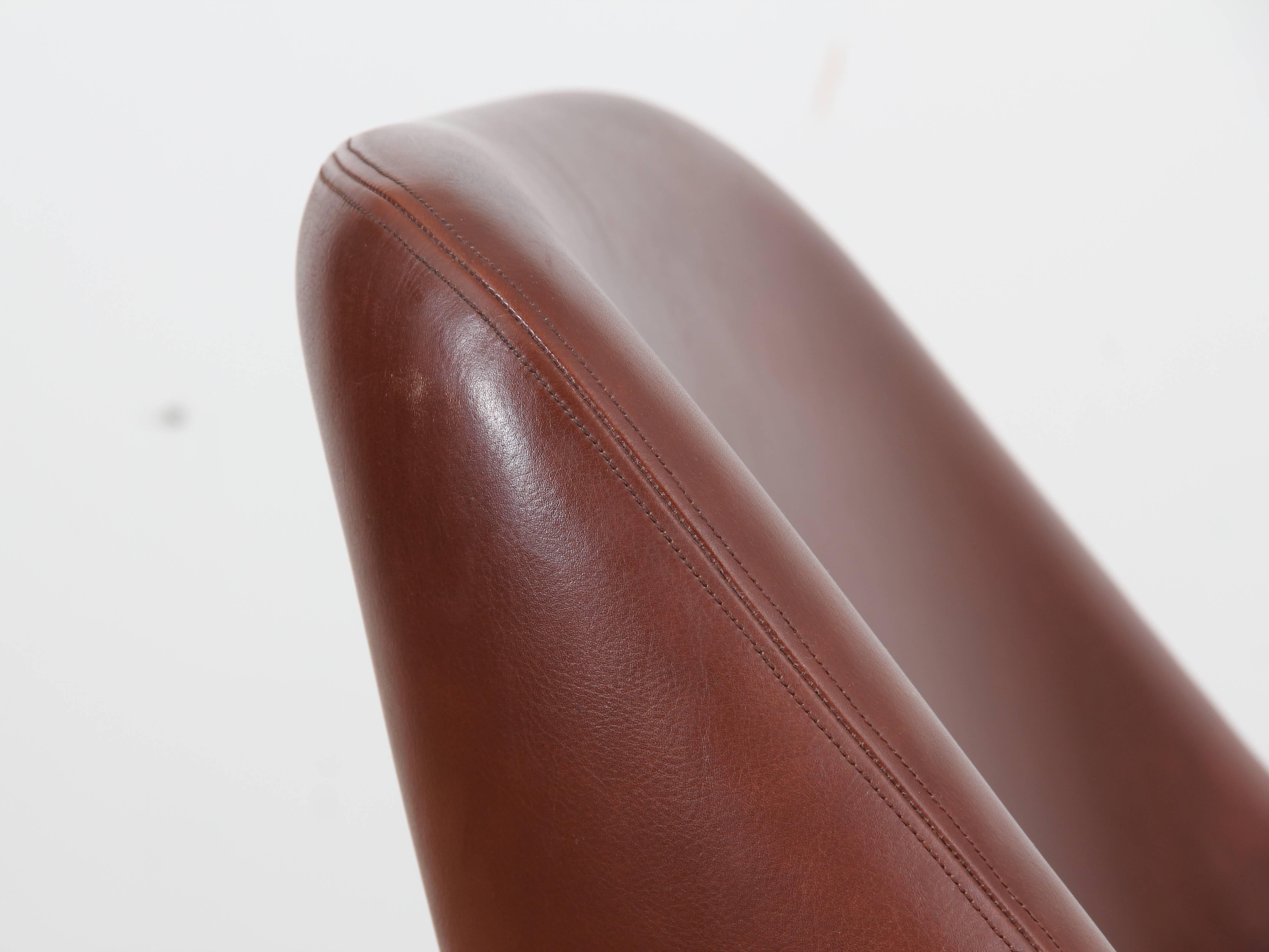 Mid-Century  modern scandinavian lounge chair in cognac leather 3