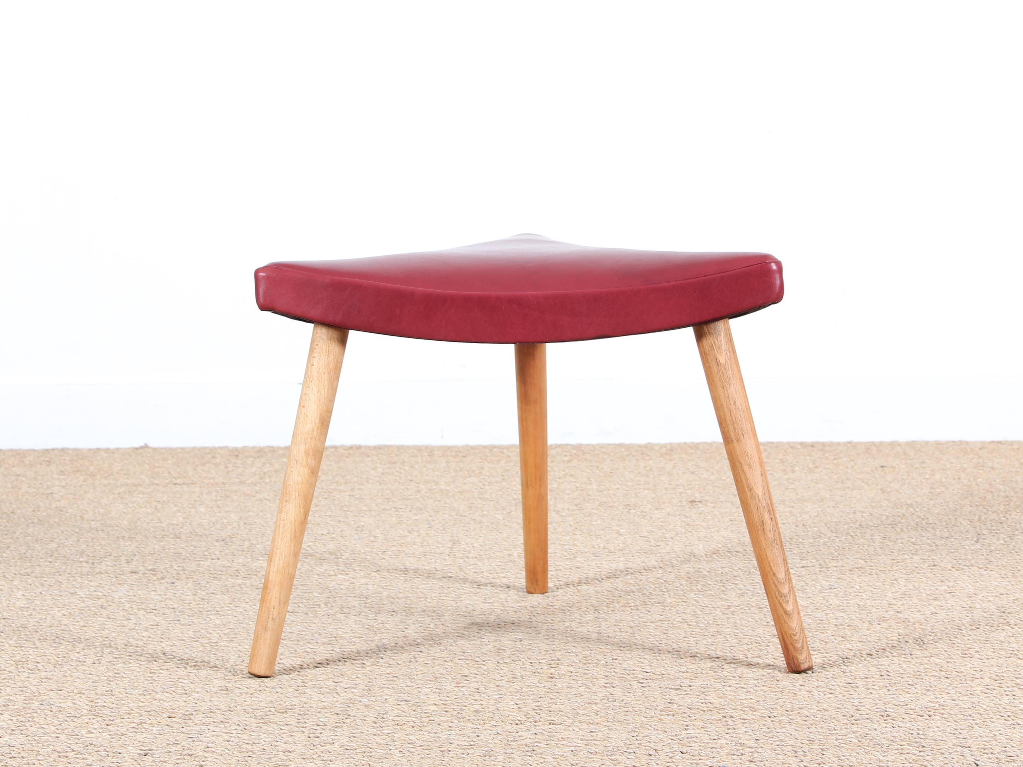 Mid-Century Modern Danish three legs stool in oak. Leather seat newly re-upholstered.