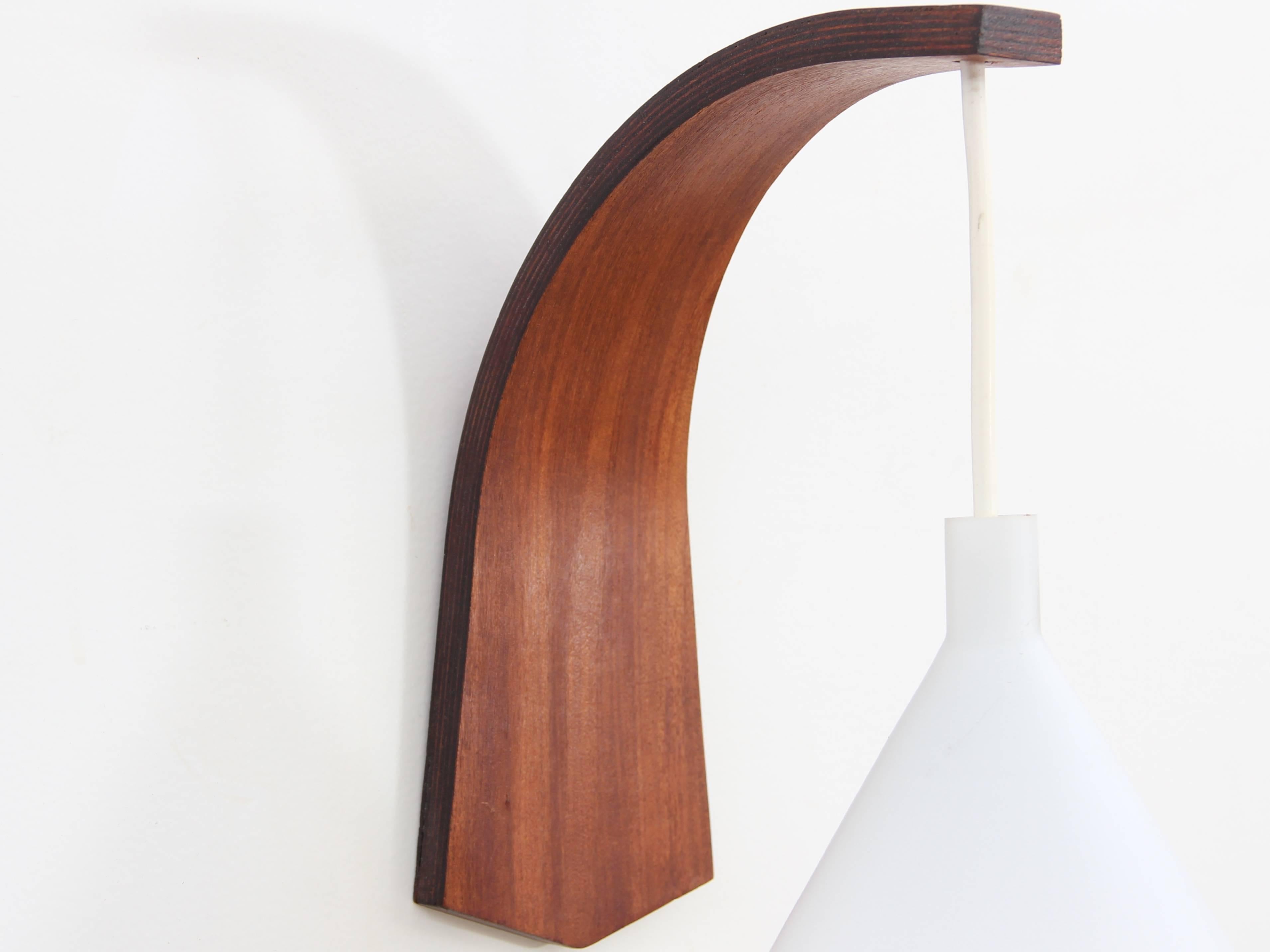 Mid-Century Modern Pair of Wall Lamp in Teak and Opal In Excellent Condition In Courbevoie, FR