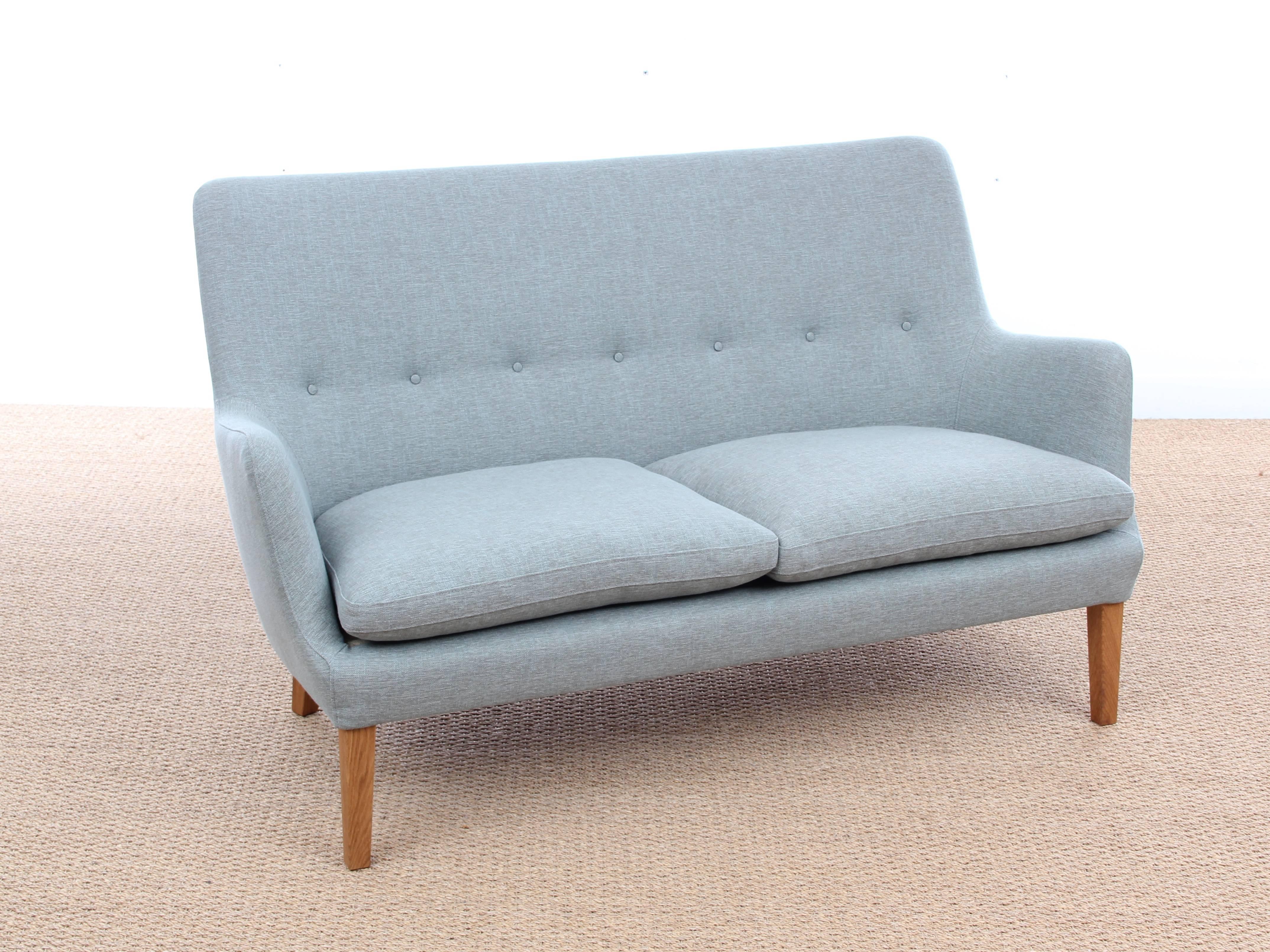 Modernes skandinavisches zweisitziges Sofa von Arne Vodder Av 53 aus der Mitte des Jahrhunderts, neu aufgelegt im Zustand „Hervorragend“ im Angebot in Courbevoie, FR