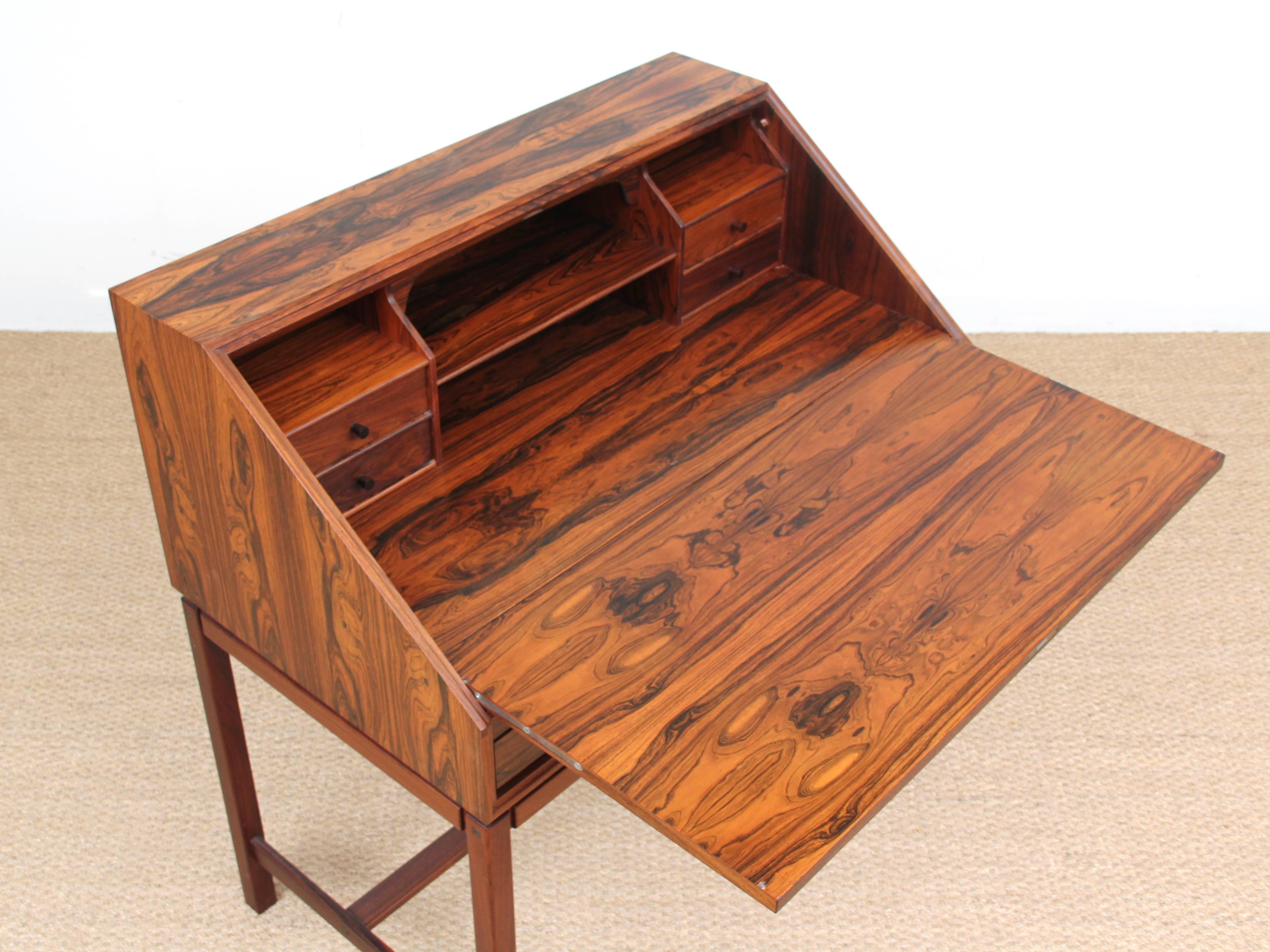 Mid-Century Modern Scandinavian Secretary in Rio Rosewood by Dyrlund In Excellent Condition For Sale In Courbevoie, FR