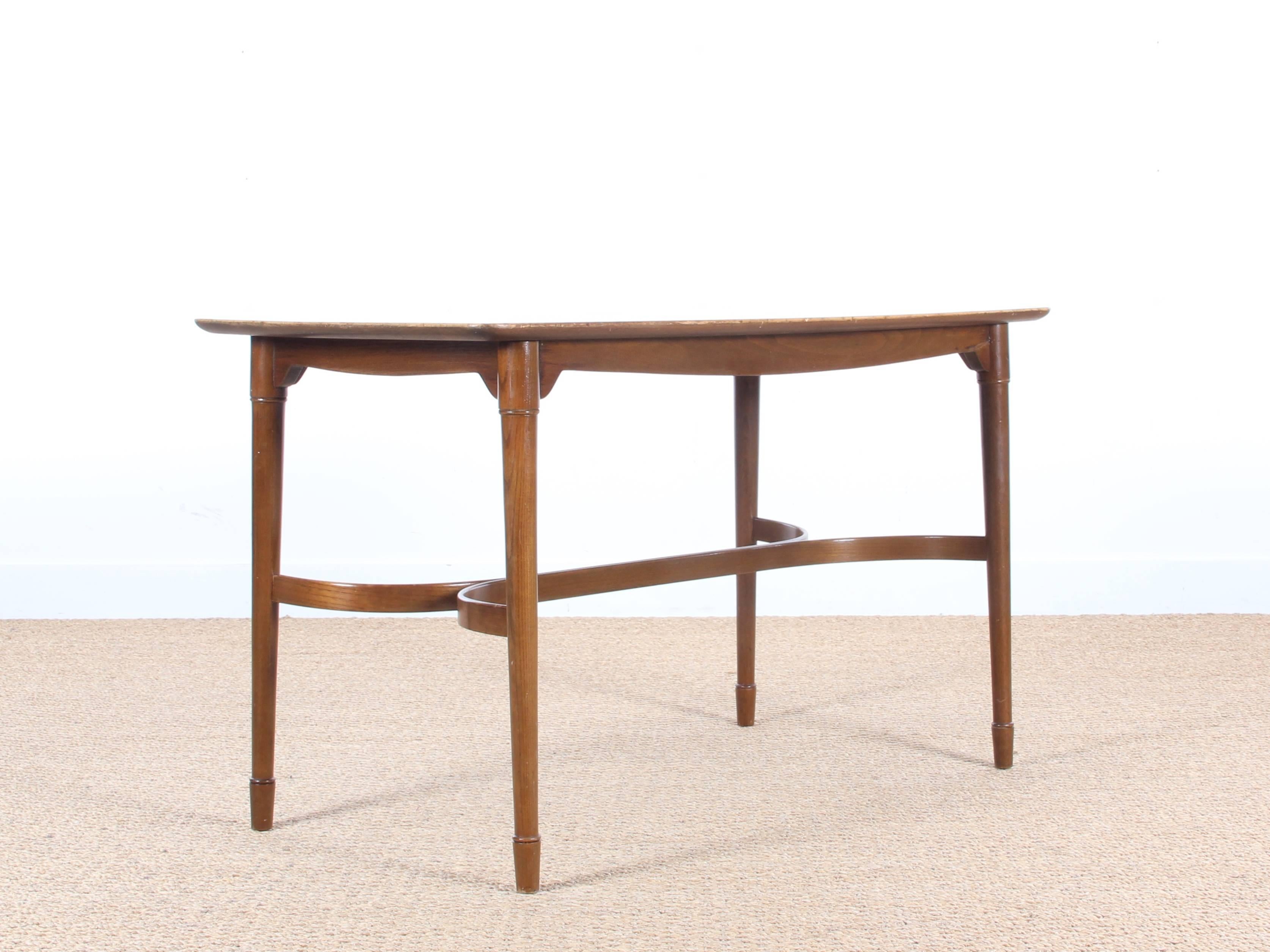 Danish Mid-Century Modern Coffee Table in Walnut For Sale