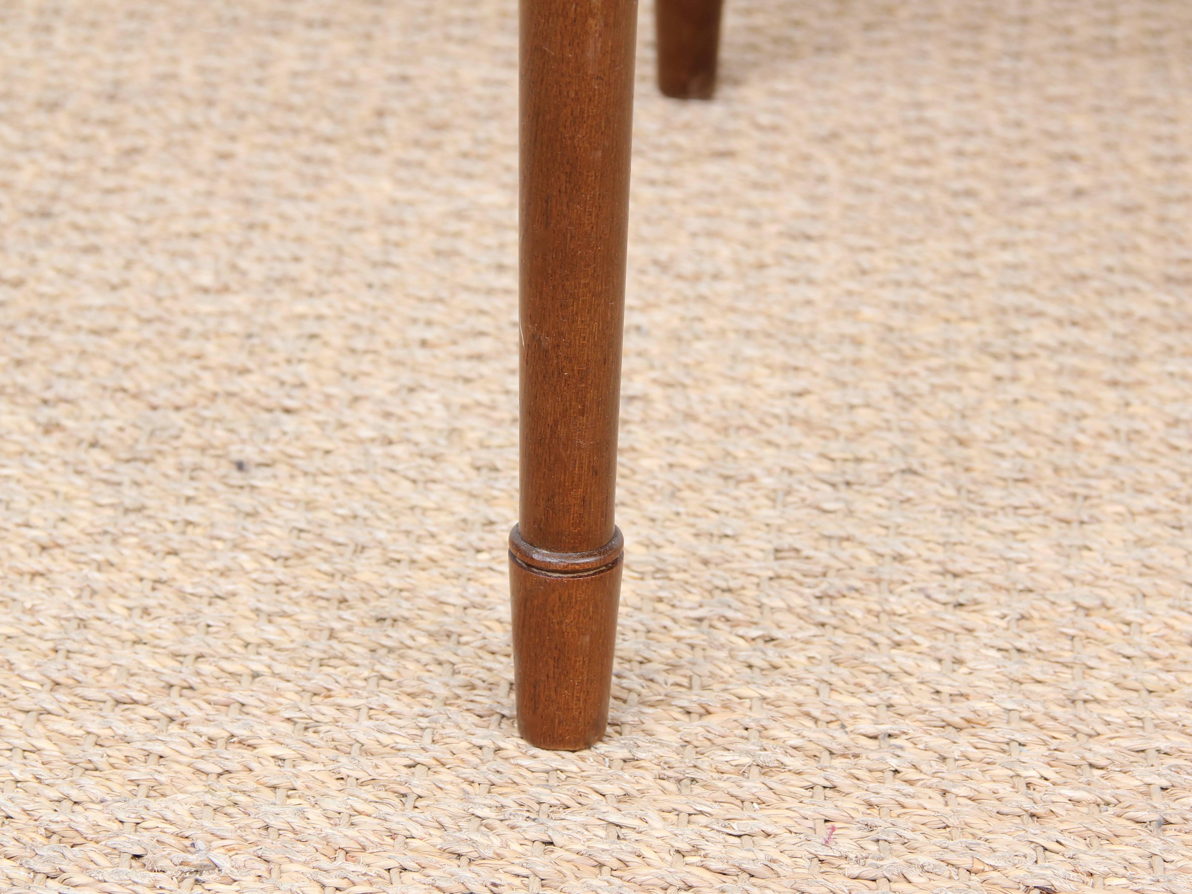 Mid-Century Modern Coffee Table in Walnut For Sale 4