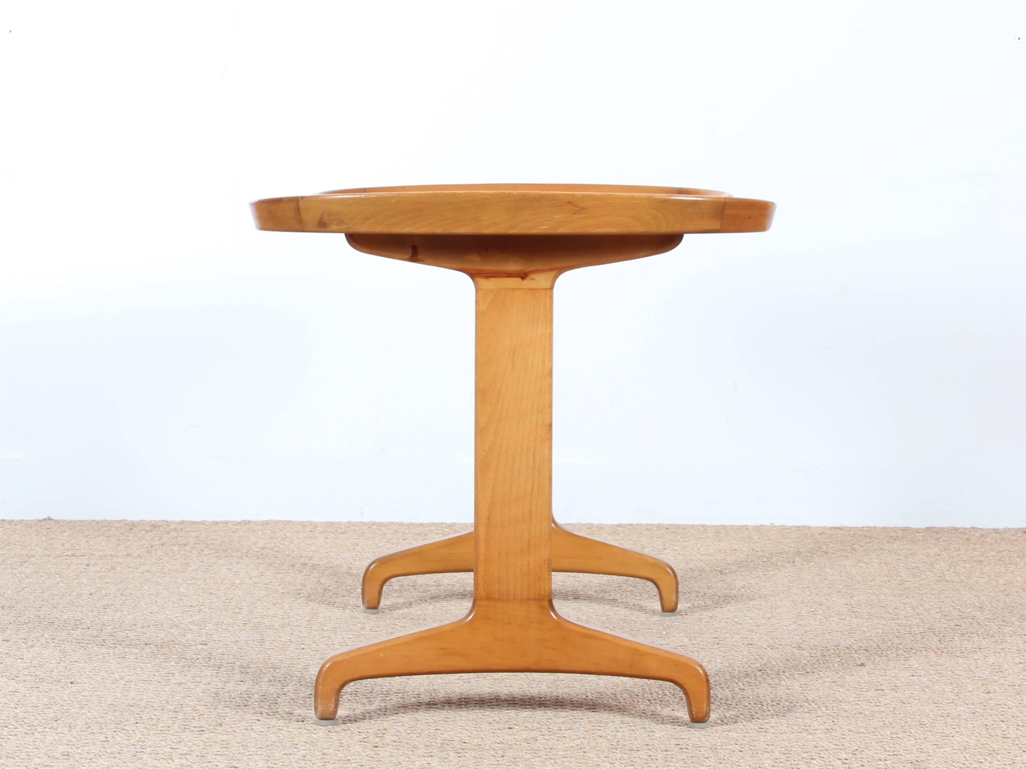 Mid-Century Modern coffee table in in walnut and mahogany. Made in the 1960s.