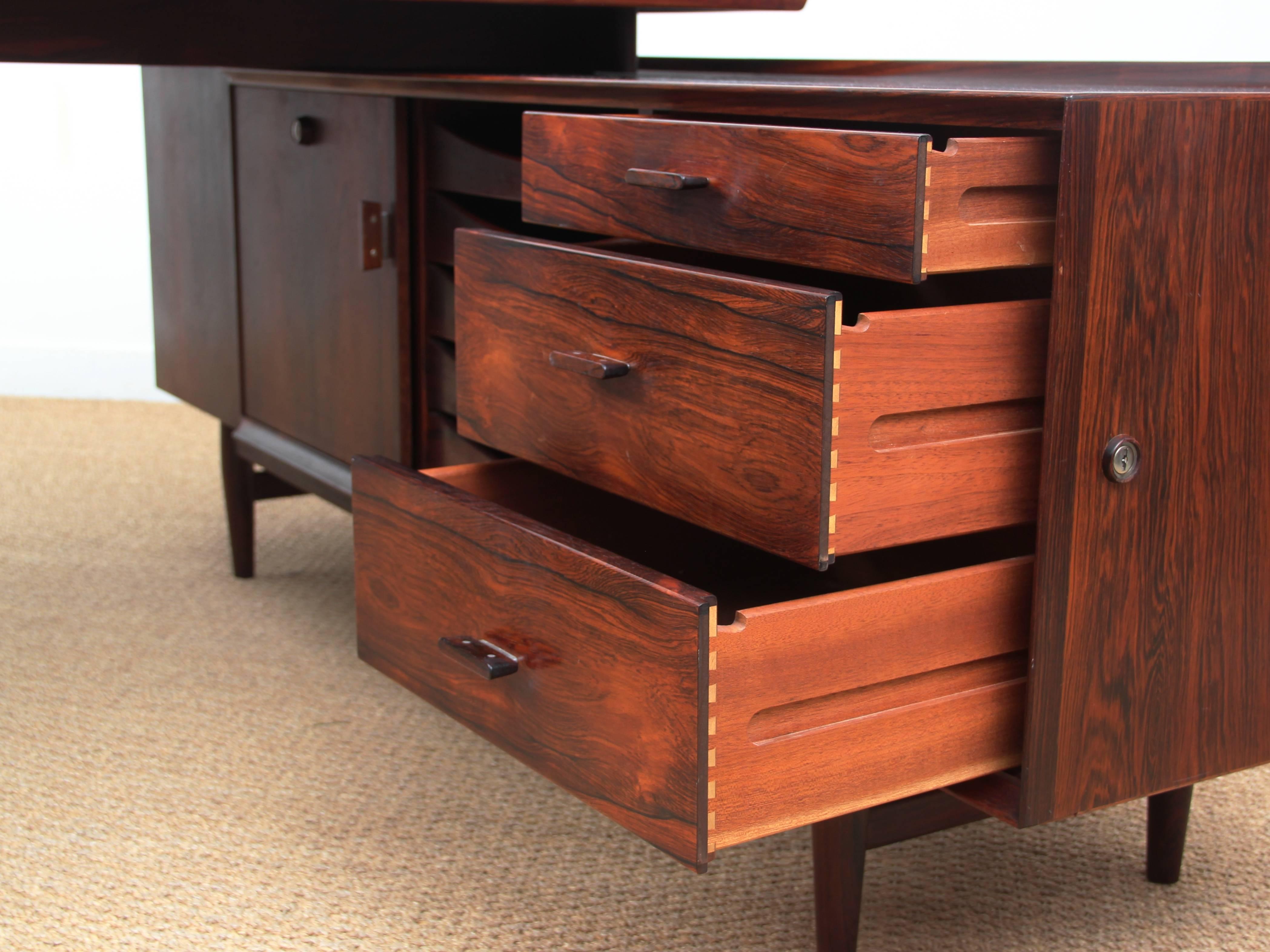 Mid-Century Modern Scandinavian Large Desk in Rosewood by Arne Vodder In Excellent Condition In Courbevoie, FR