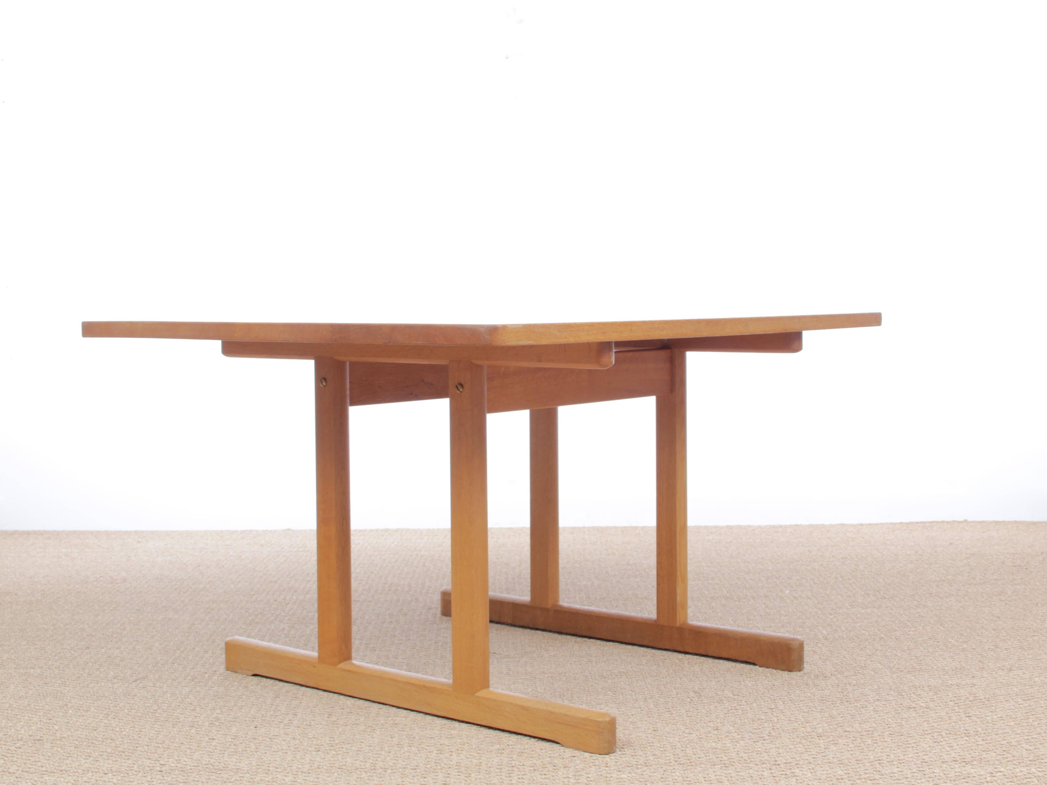 Mid-Century Modern Scandinavian dining table Shaker 6287 by Børge Mogensen for Fredericia Furniture. Solid laquered oak. Piece bought in 1970. Referenced by the Design Museum Denmark under number RP13988.
