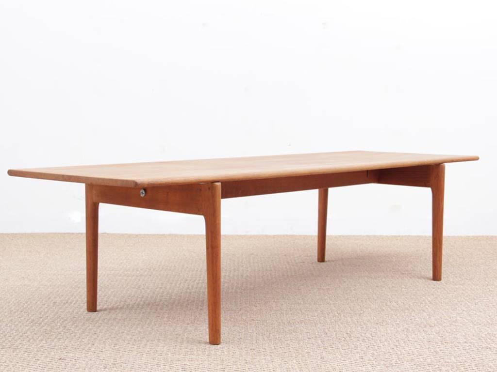 Mid-Century Modern Scandinavian coffee table in solid oak by Hans Wegner for Andreas Tuck. Model AT-15.
