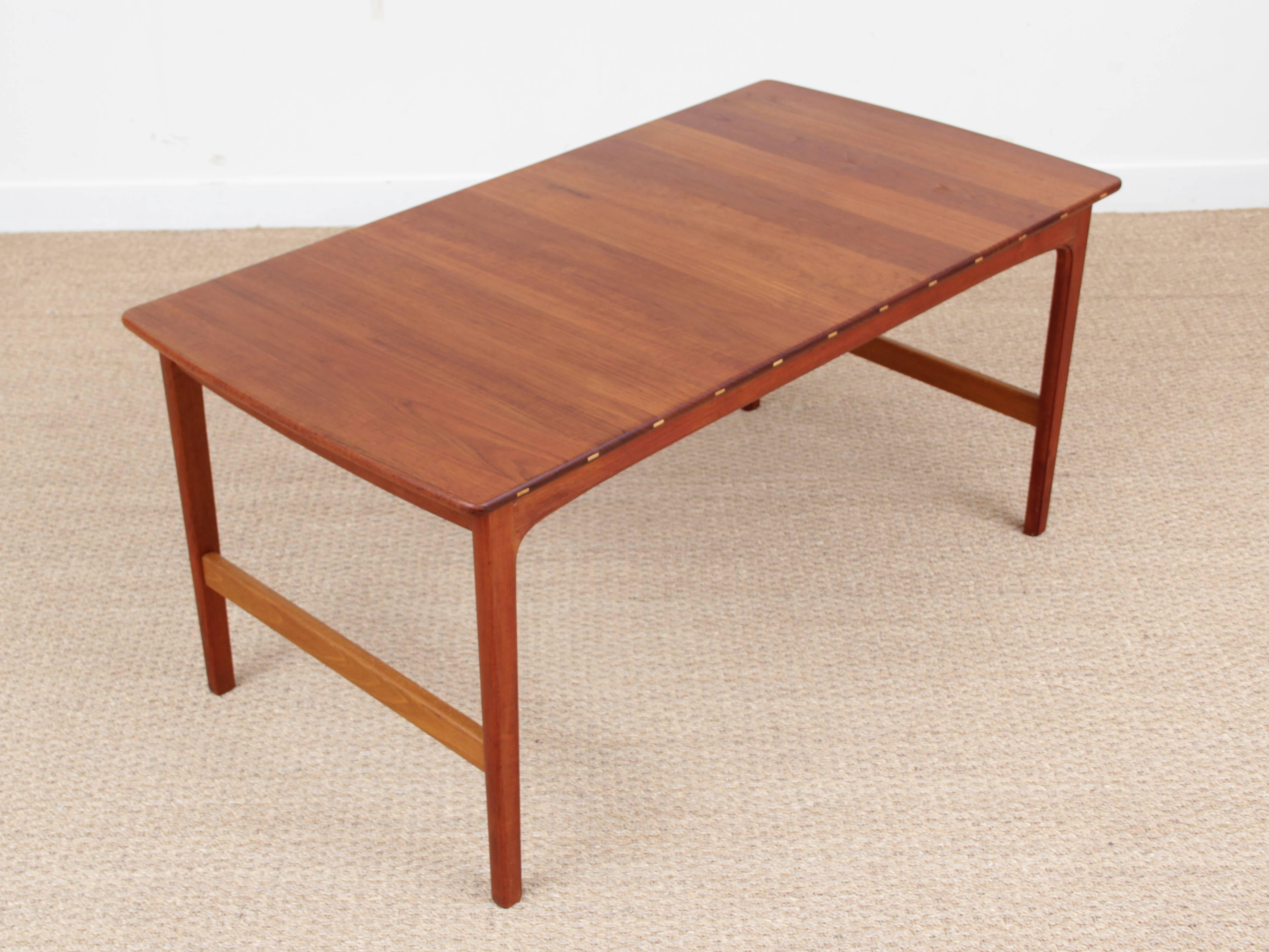 Mid-Century Modern Coffee Table in Solid Teak by Yngvar Sandström In Excellent Condition For Sale In Courbevoie, FR