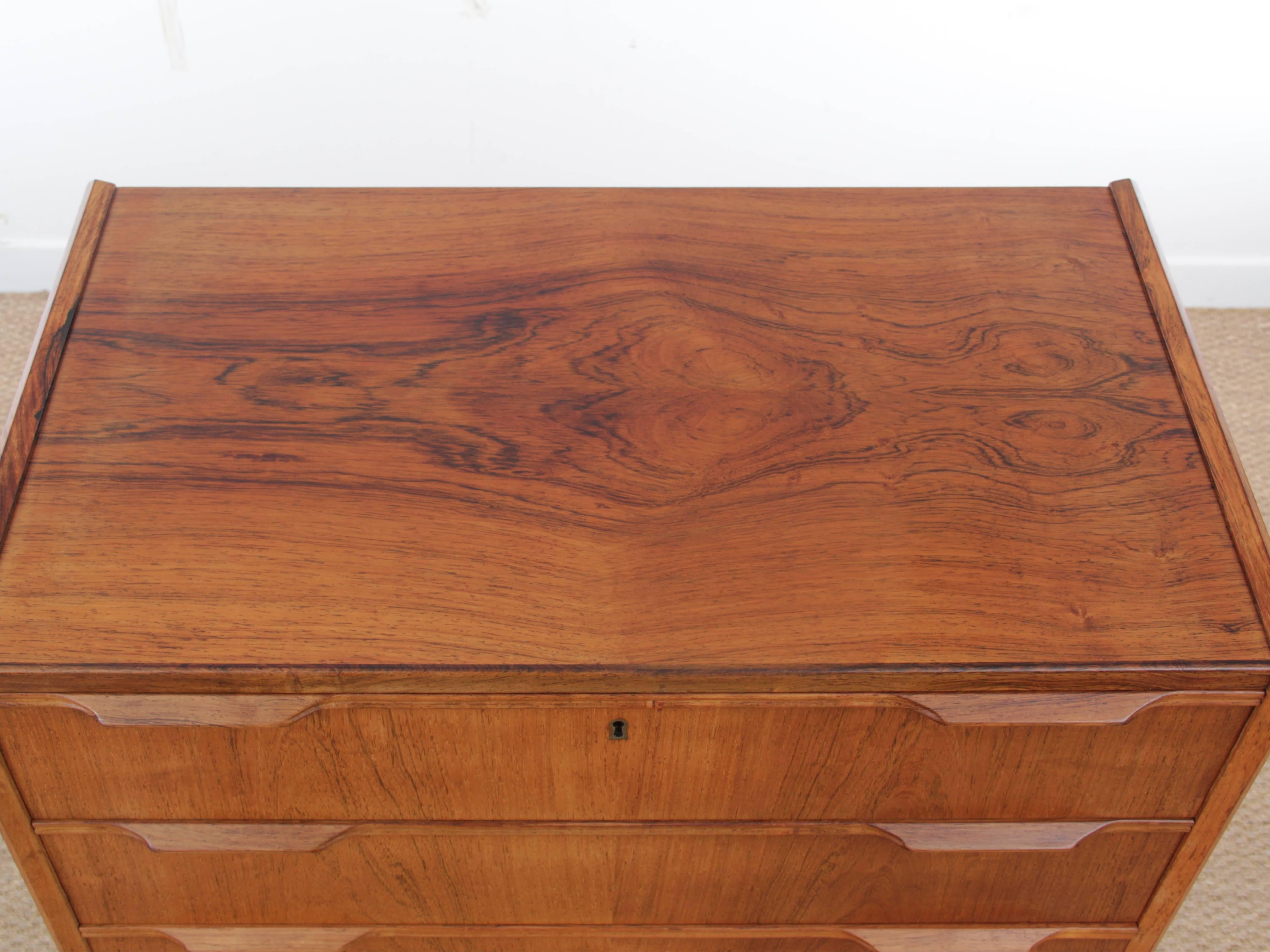 Mid-Century Modern Scandinavian chest of drawer in rosewood. Six drawers.