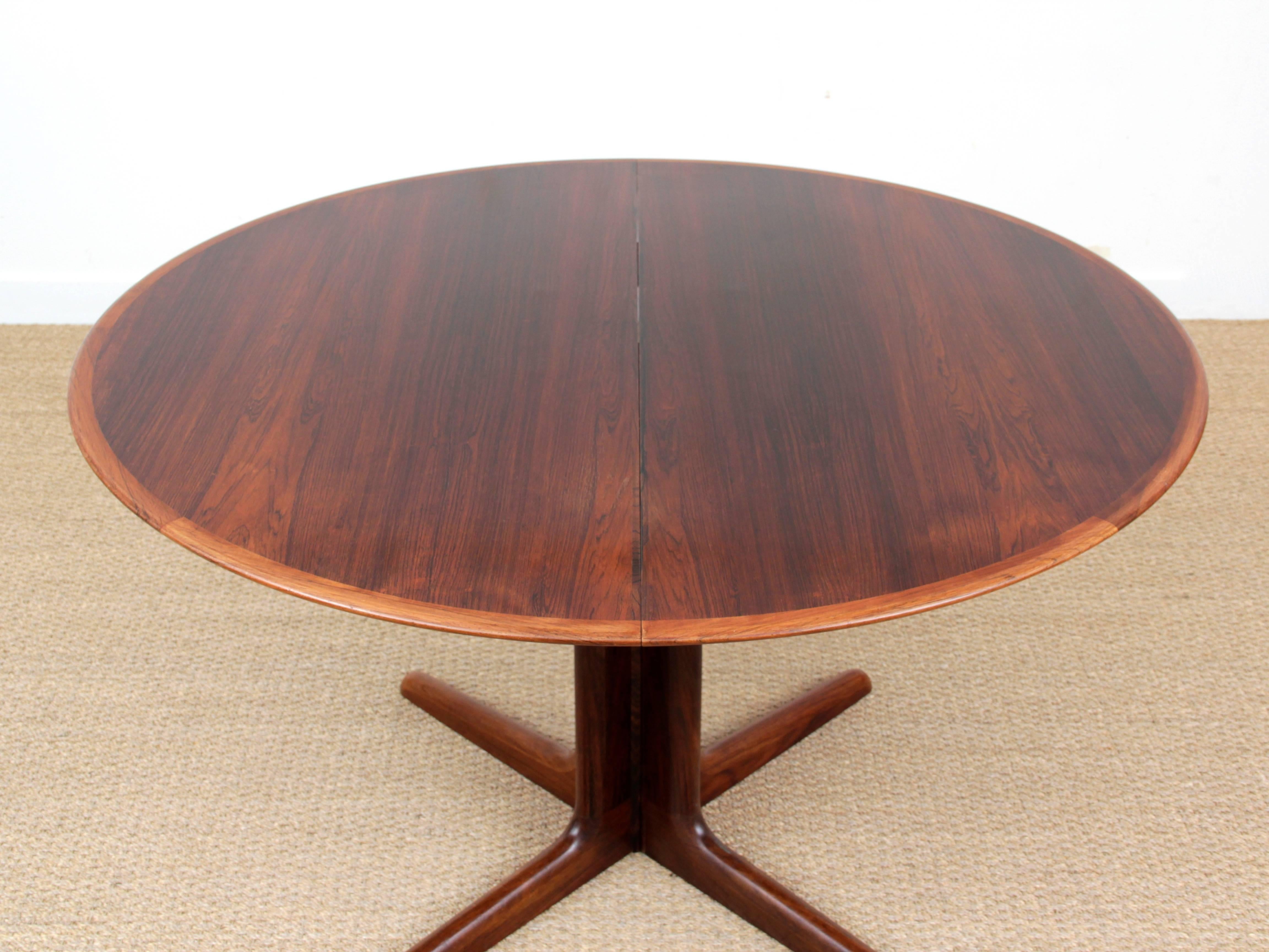 Mid-Century Modern Scandinavian Round Dining Table in Rosewood In Good Condition In Courbevoie, FR