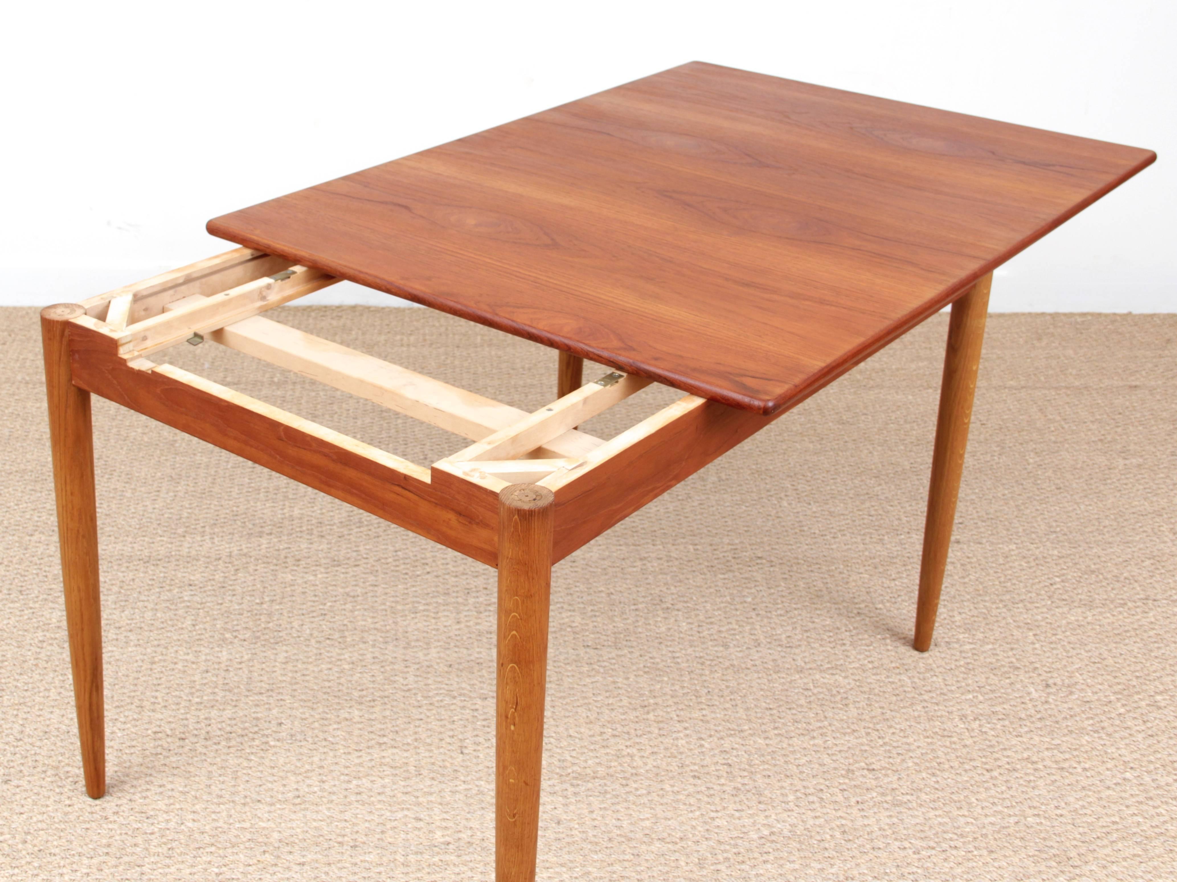 Mid-20th Century Mid-Century Modern Scandinavian Dining Table in Teak and Oak, 4/8 Seats  For Sale