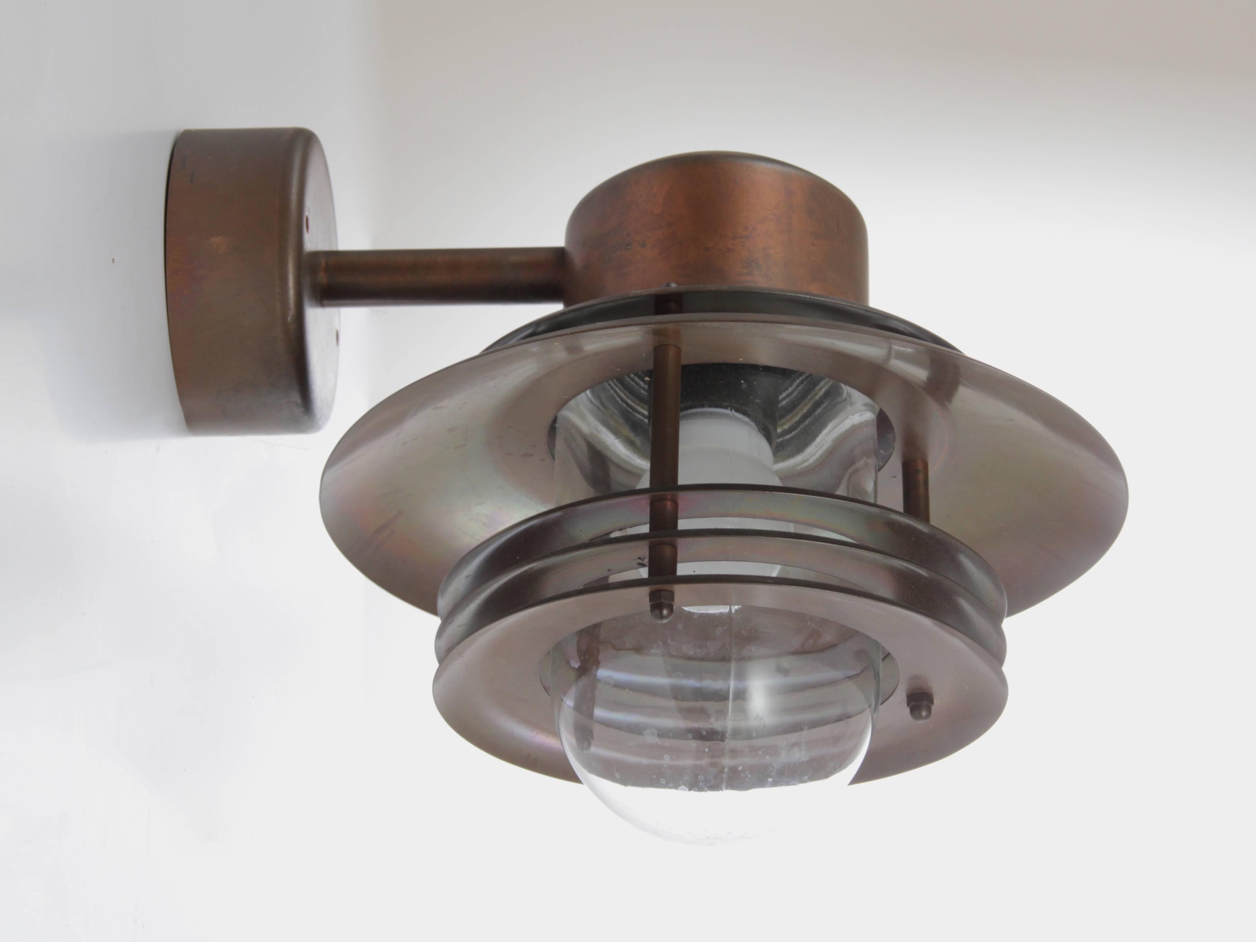 Mid century modern scandinavian out door wall lamp in cooper, in the Poul Henningsen style. E27 standard bulbs.