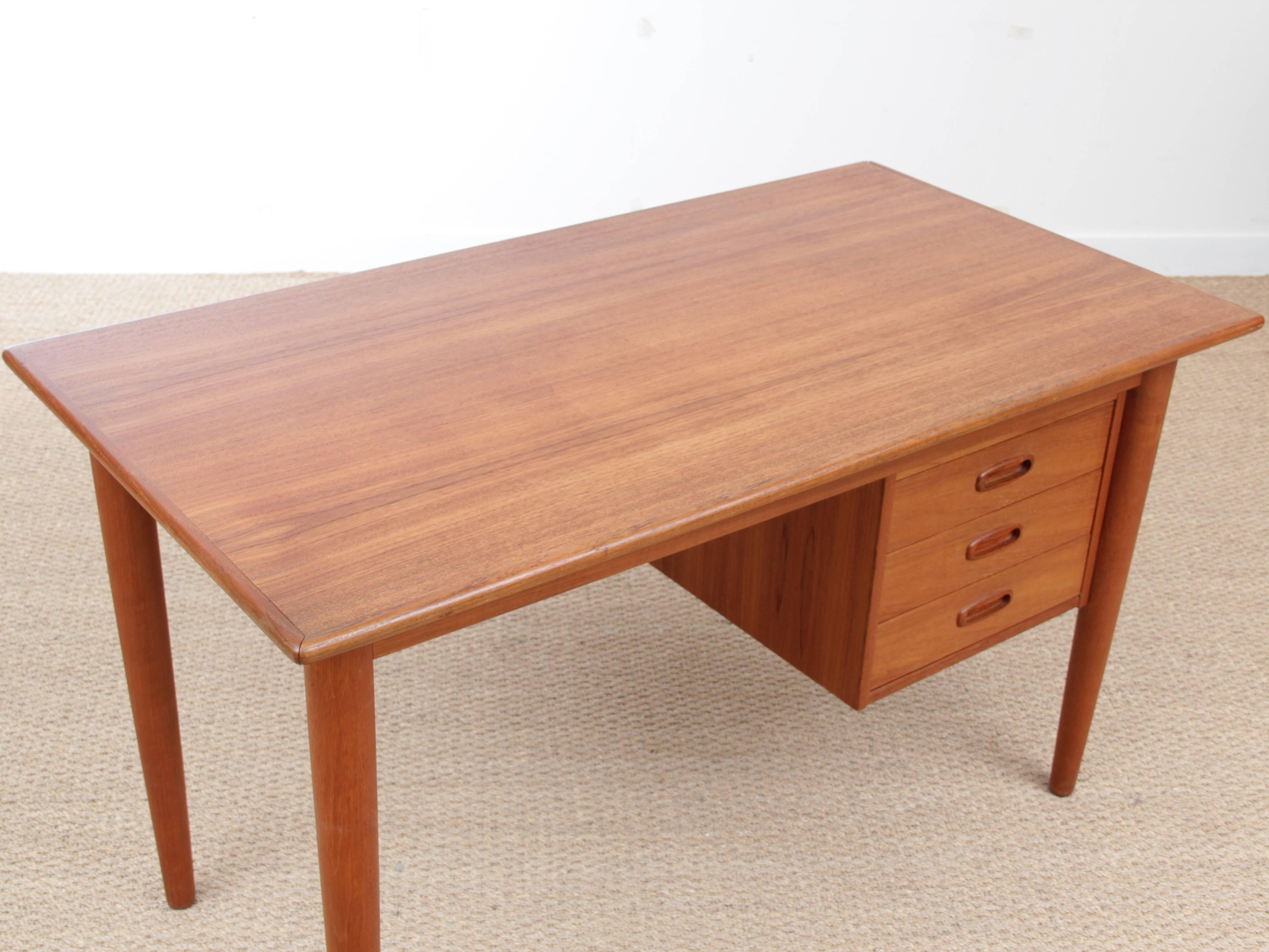 Mid-Century Modern Scandinavian Desk in Teak 6