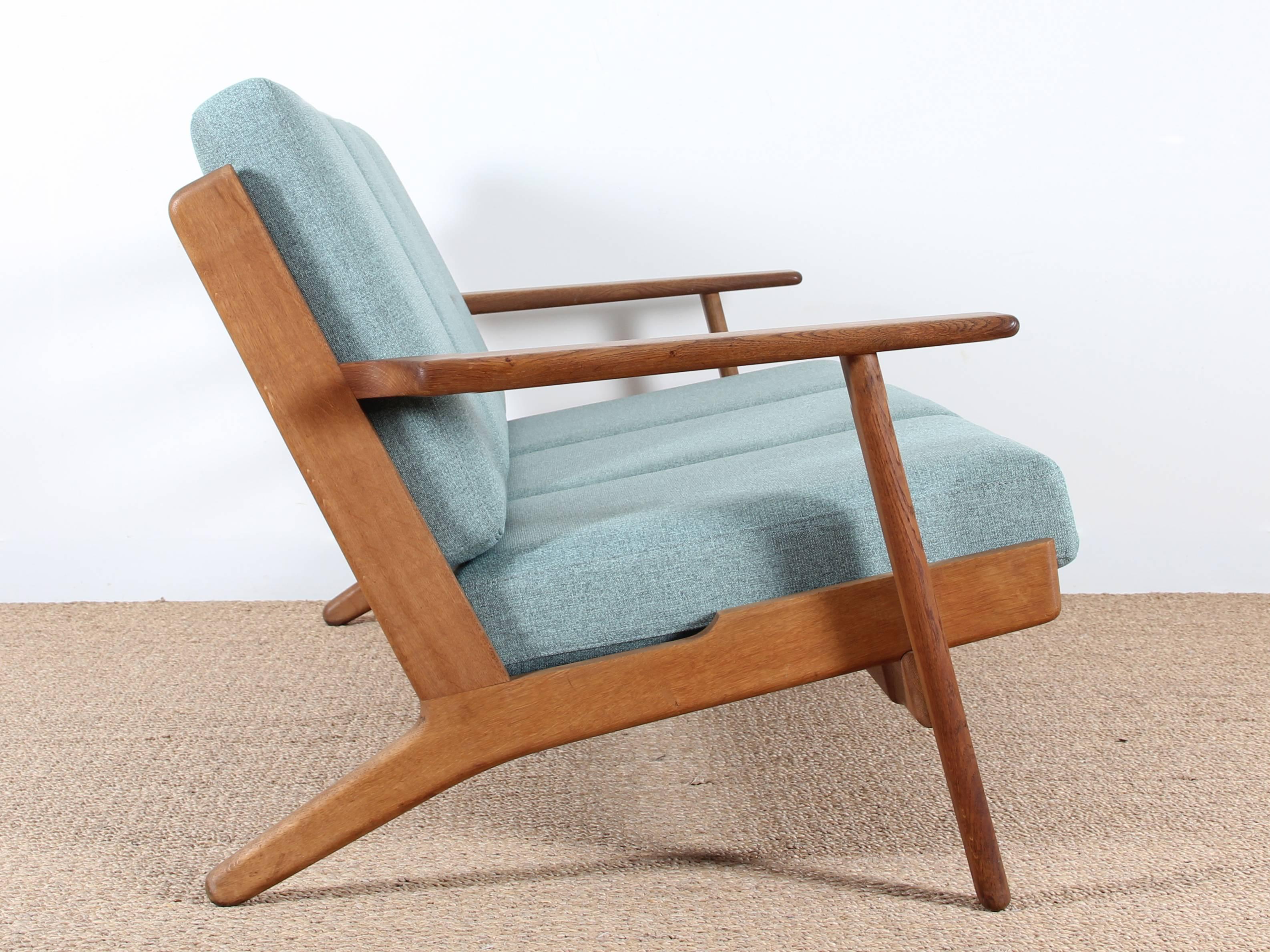Scandinavo Divano scandinavo, GE-290 di Hans J. Wegner per Getama, a tre posti in vendita