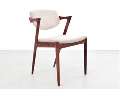 Ensemble danois du milieu du siècle composé de 6 chaises en bois de rose Kai Kristiansen, modèle 42