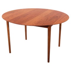 Dänischer Esstisch im Mid-Century-Modern-Stil aus massivem Teakholz, Modell 311