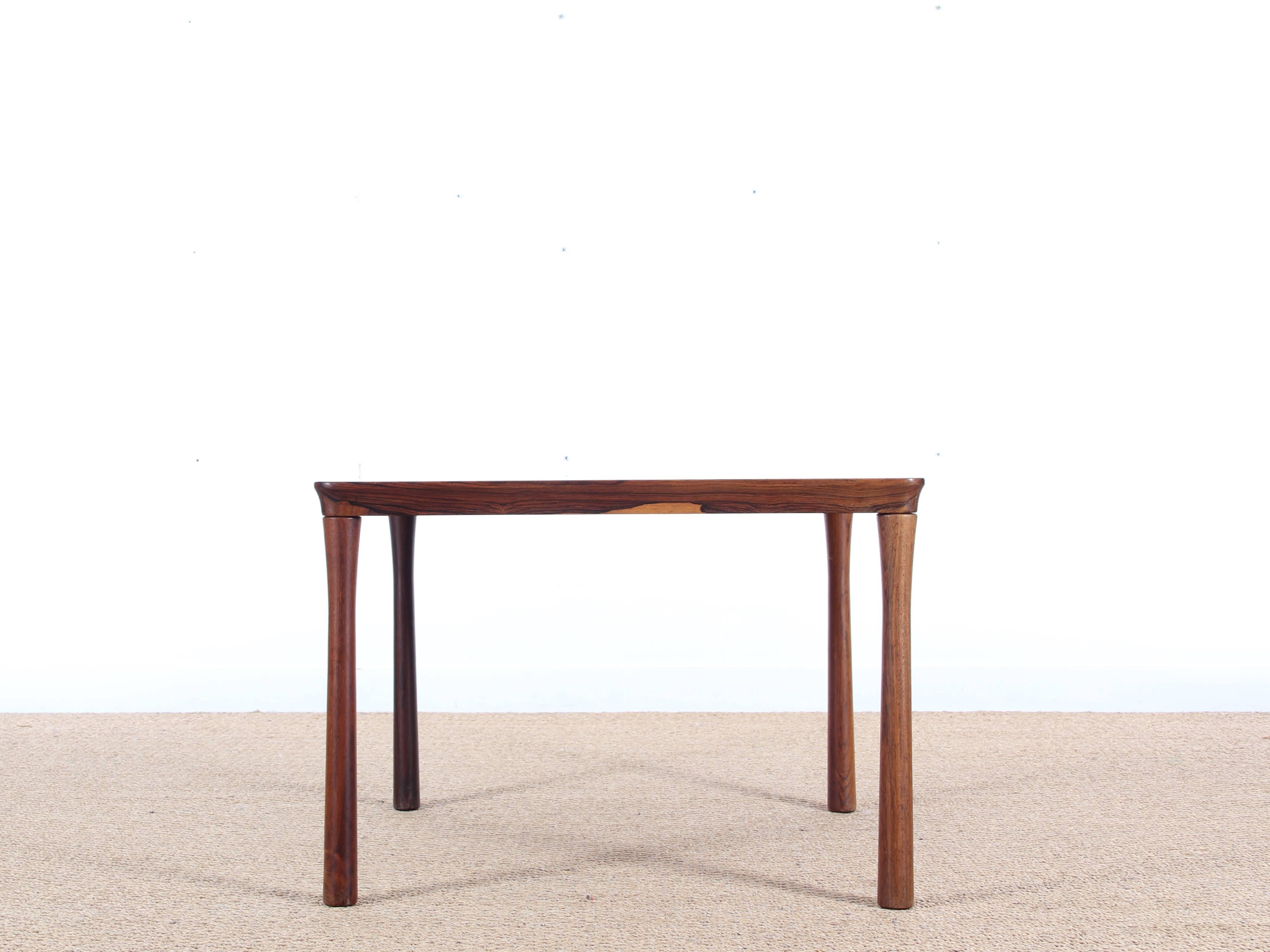 Rare table basse carrée en bois de rose modèle Colorado de Folke Ohlsson. Estampillé.