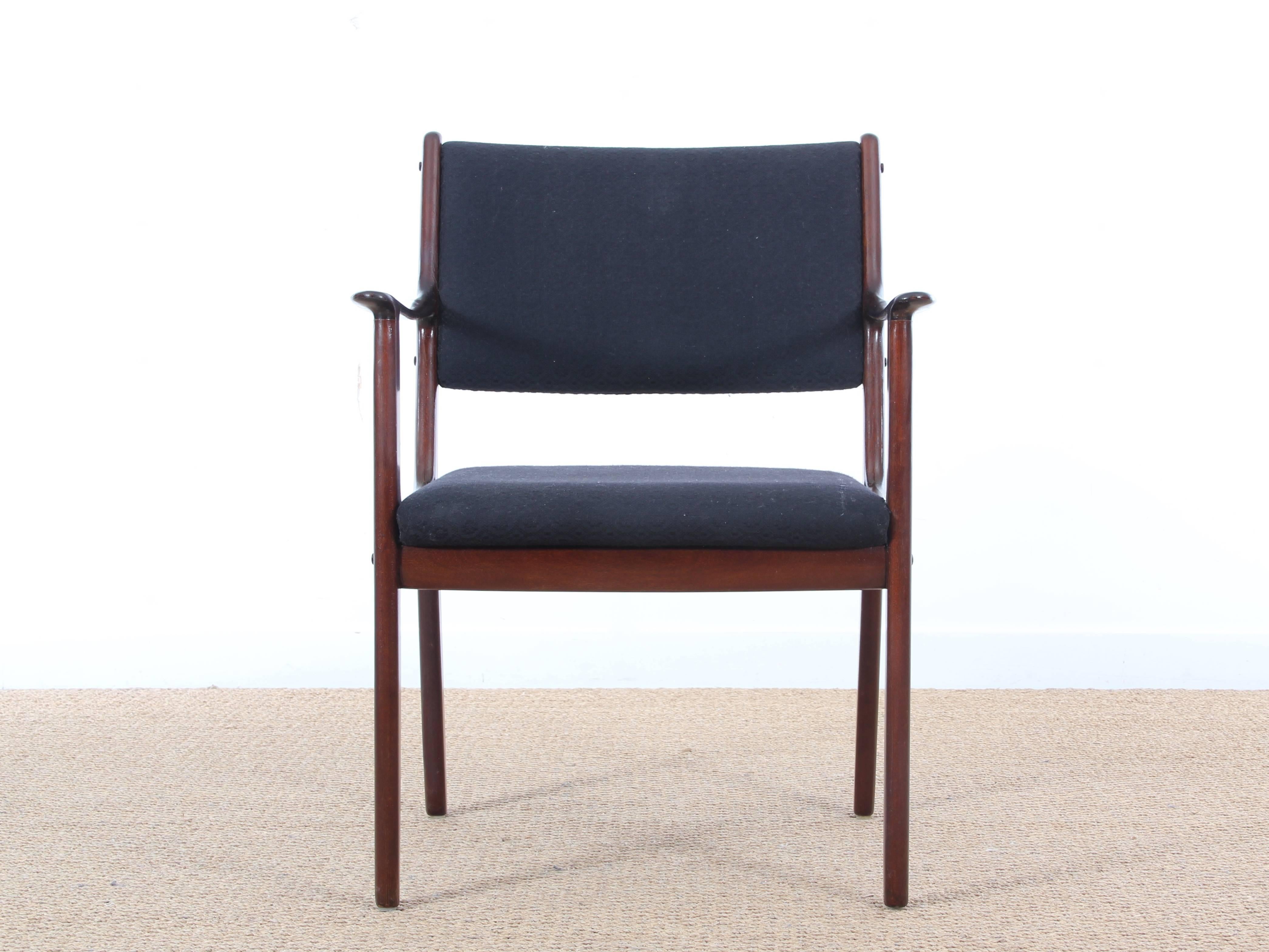 Mid-Century Modern pair of armchairs in mahogany model PJ-412 by Ole Wanscher. Seats will be reupholstered with fabric of your choice between Step Melange fabric from Gabriel. The price includes the renovation. Other references of fabric or leather