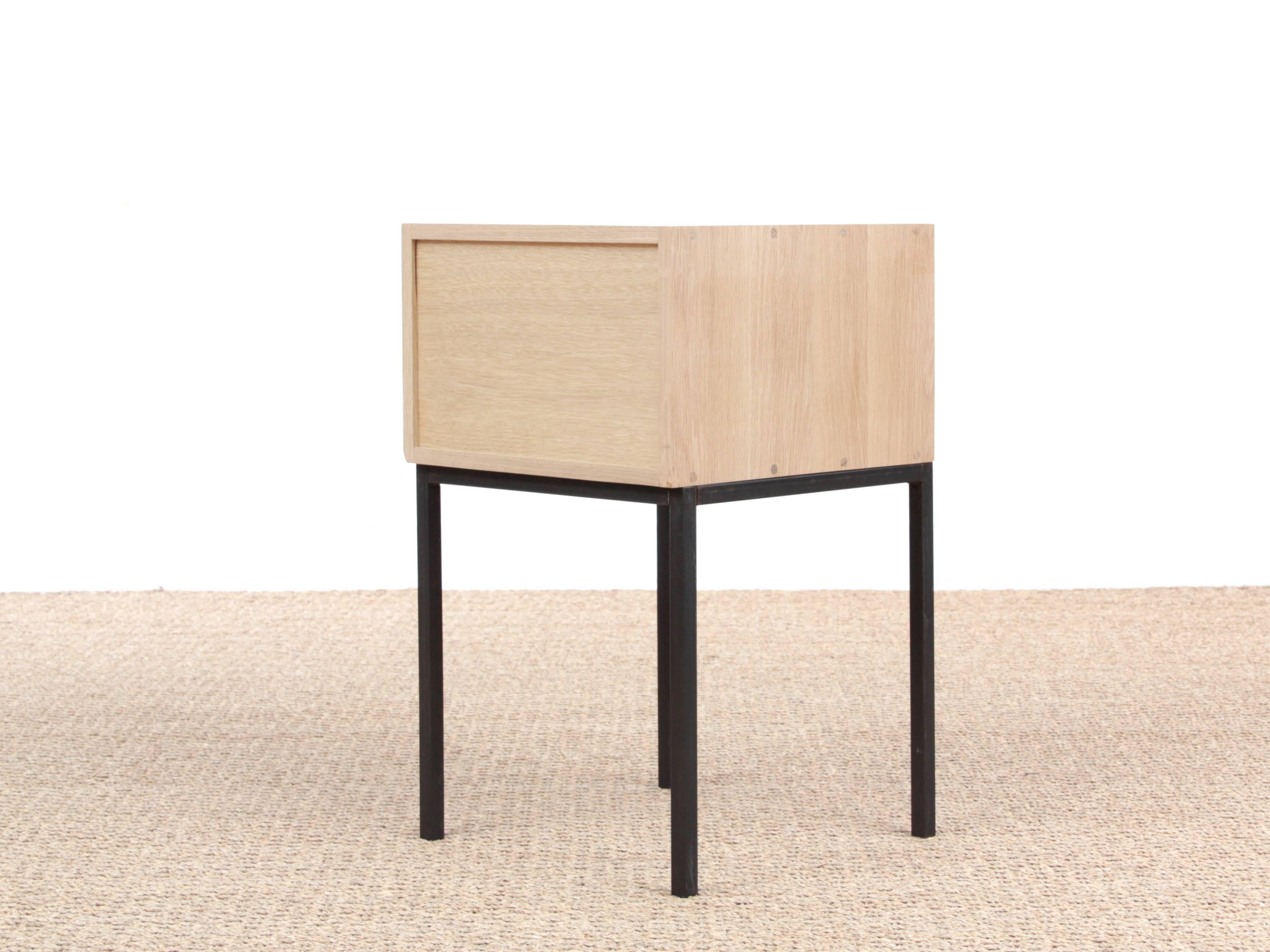 Contemporary Pair of Bed Tables in Oak Model Fredericia, Two Drawers For Sale