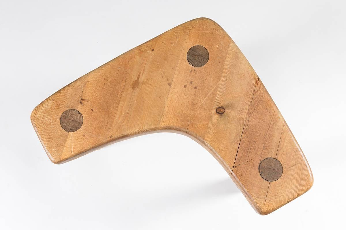 Tabouret ou table d'angle en pin fabriqué par un Studio Araft suédois, Stig Sandqvist, années 1940 Bon état - En vente à Karlstad, SE