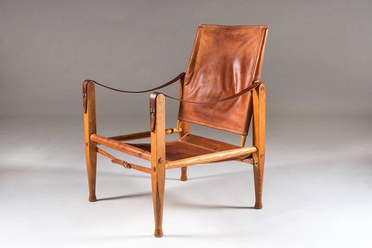 Classic Safari chair by Kaare Klindt, manufactured by Rud Rasmusen, Denmark. This chair shows perfect original patina on the leather.
Condition: The leather is well taken care of and is soft and smooth. However, the armrests show some cracks, as