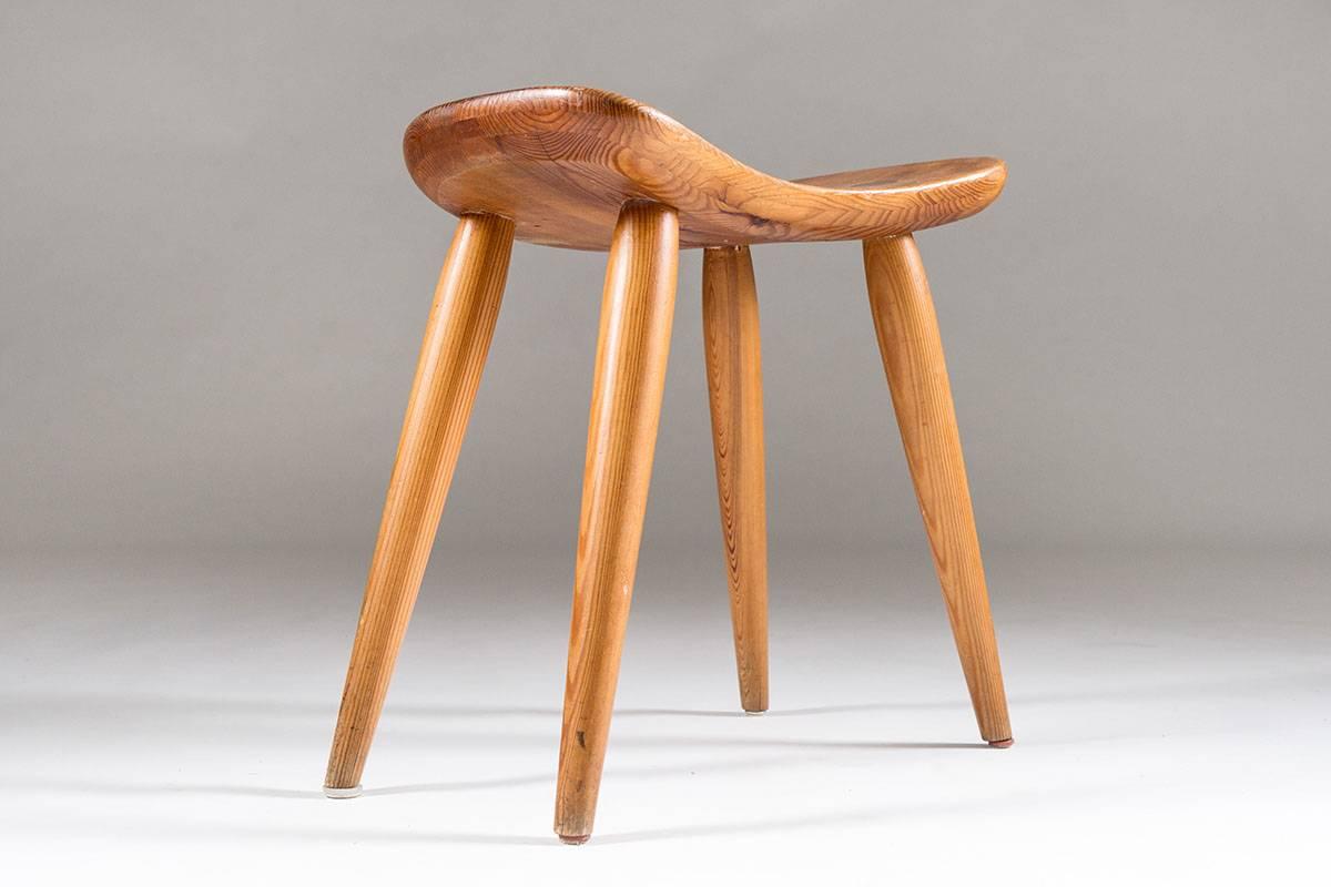 A rare stool in pine by Torsten Claeson, Sweden.
This stool was presented in 1939 at the Röhsska Museum as 