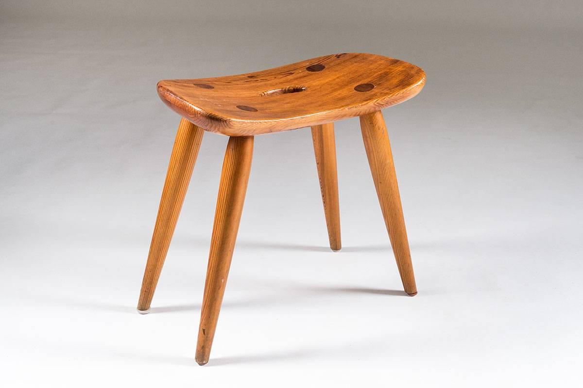 Swedish Stool in Pine by Torsten Claeson, 1930s In Good Condition For Sale In Karlstad, SE