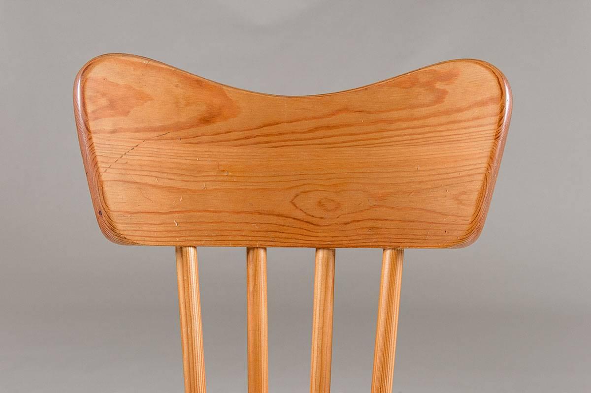Set of Four Swedish Chairs in Pine by Torsten Claeson, 1930s For Sale 2