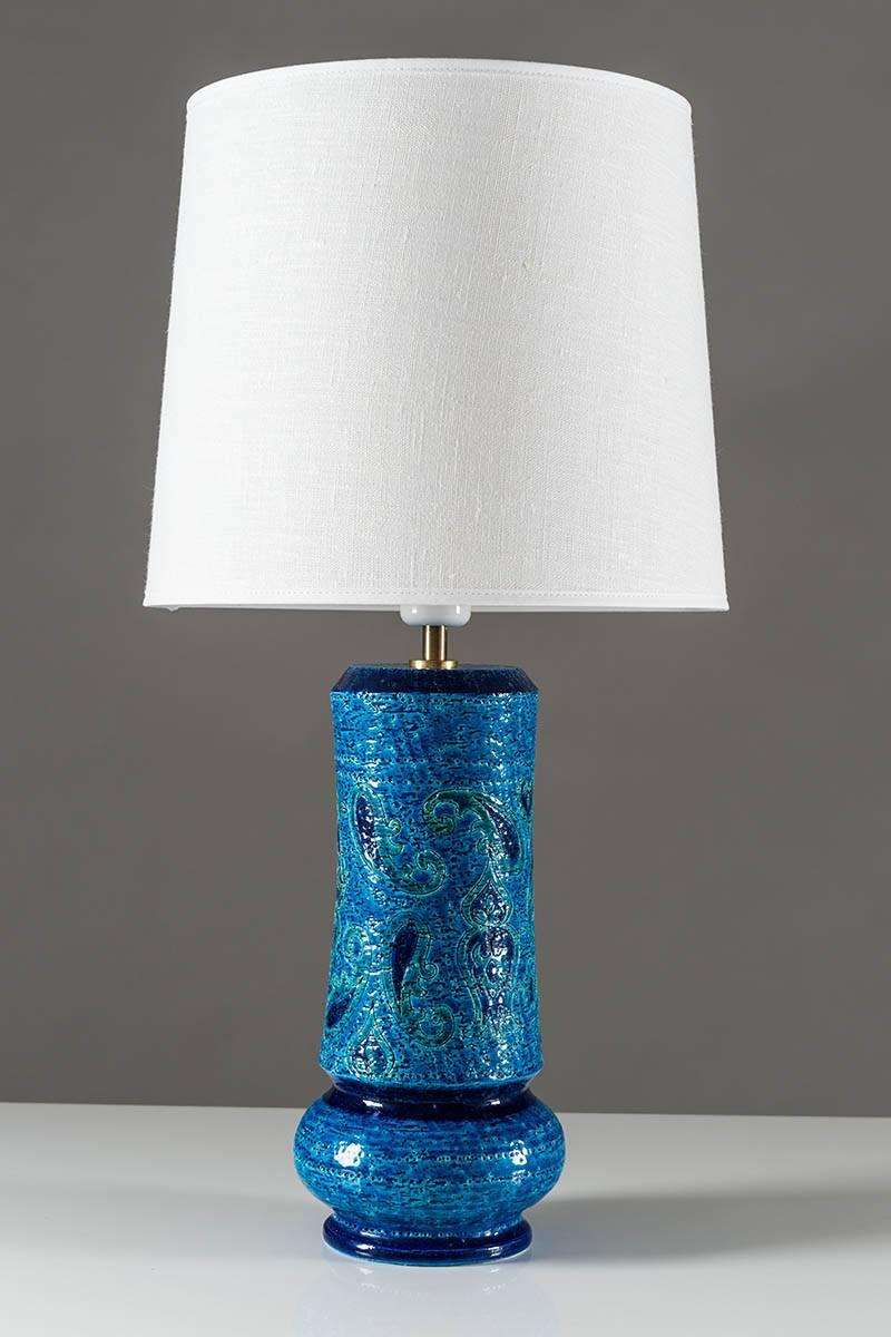 Pair of Mid-Century Modern ceramic table lamps by Aldo Londi for Bitossi, probably manufactured by Bergboms, Sweden. These lamps are glazed in the typical Bitossi blue and green nuances.
Condition: Excellent condition, rewired.
Please note that