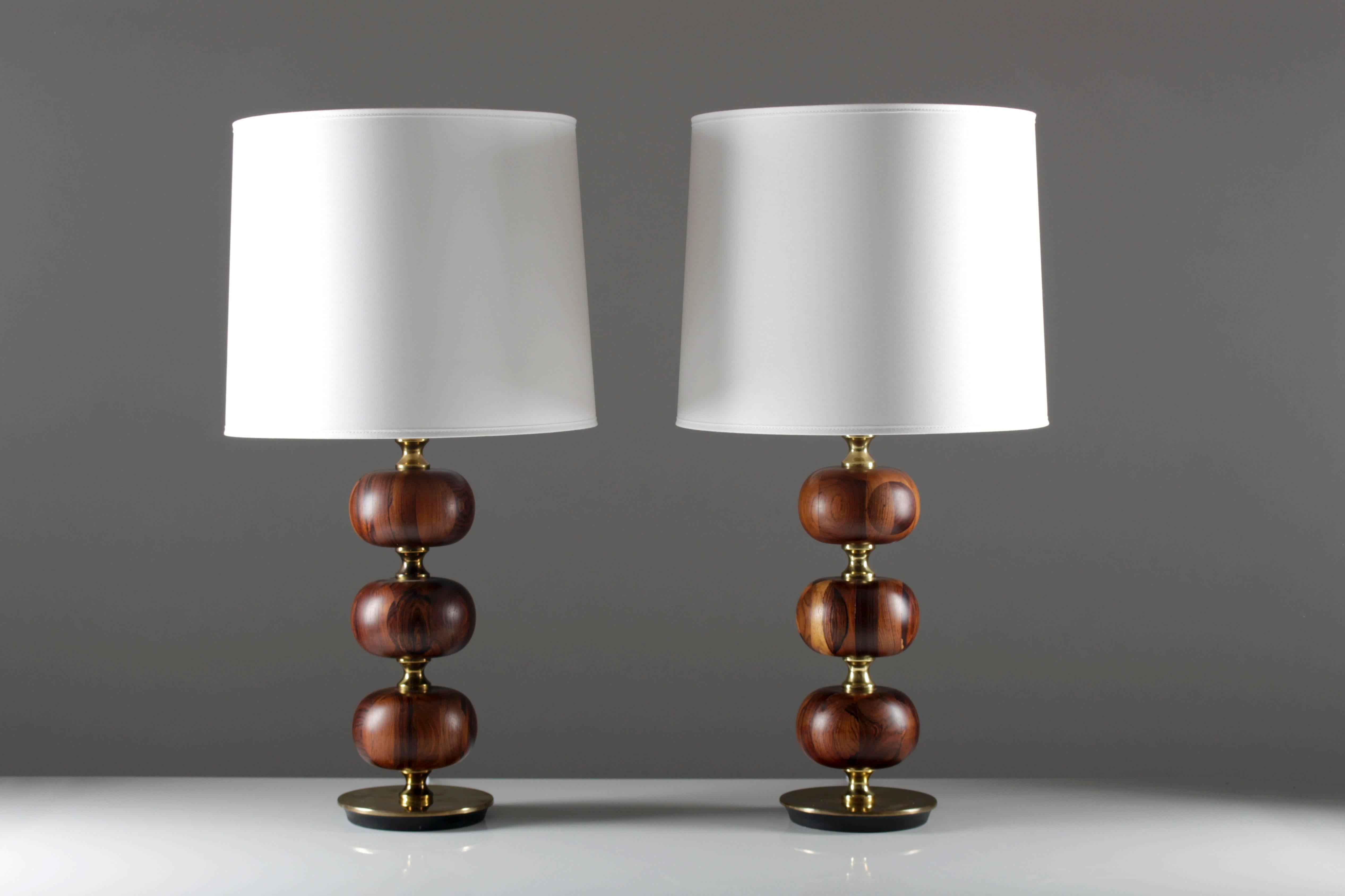 Pair of Swedish table lamps by Stilarmatur Trana°s in brass with three spheres in rosewood. The lamps have been rewired.
Please note that the lamps are sold without shades.