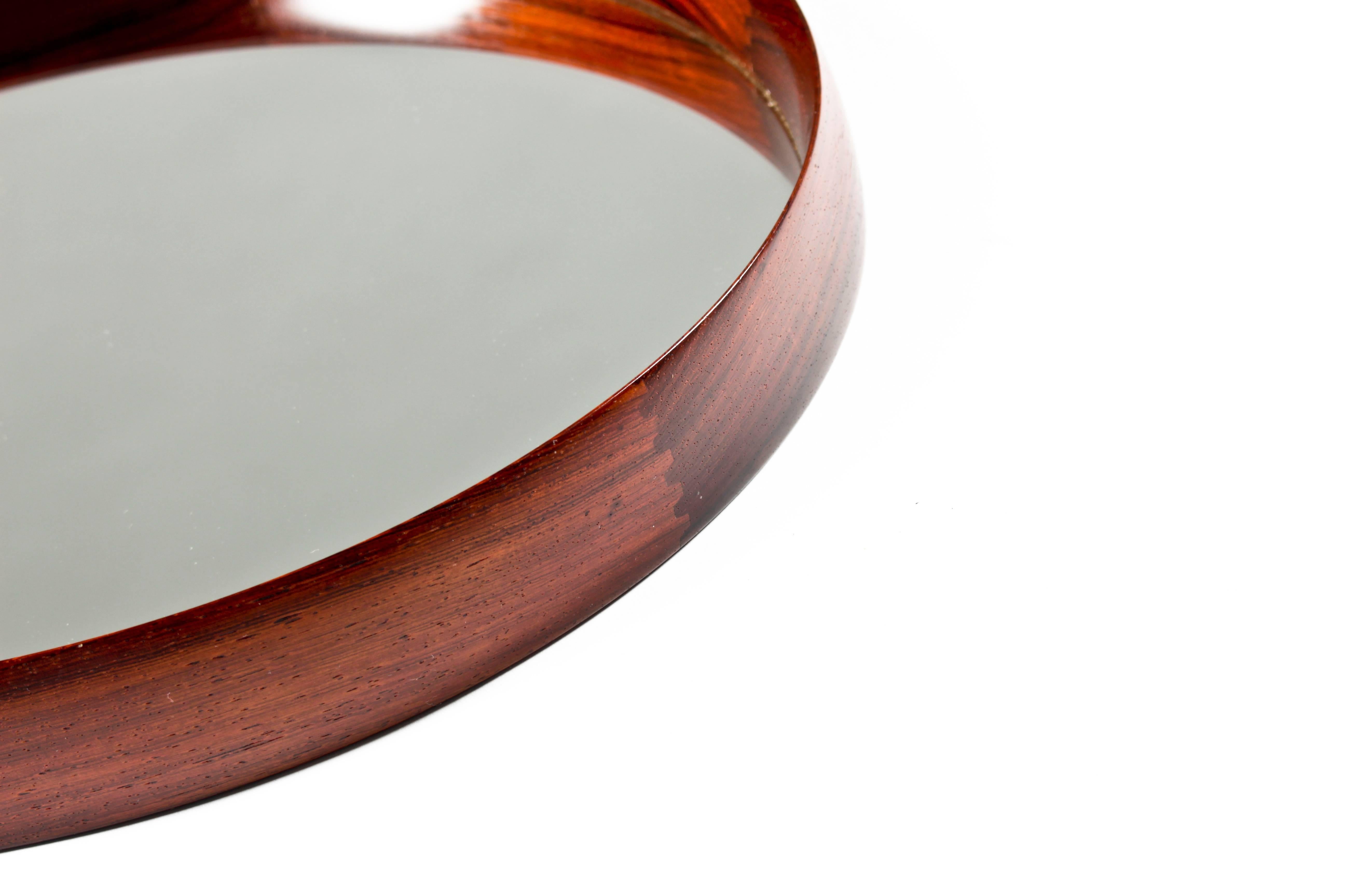 Mid-Century Modern Miroir rond en bois de rose d'Uno & Sten Kristiansson pour Luxus en vente