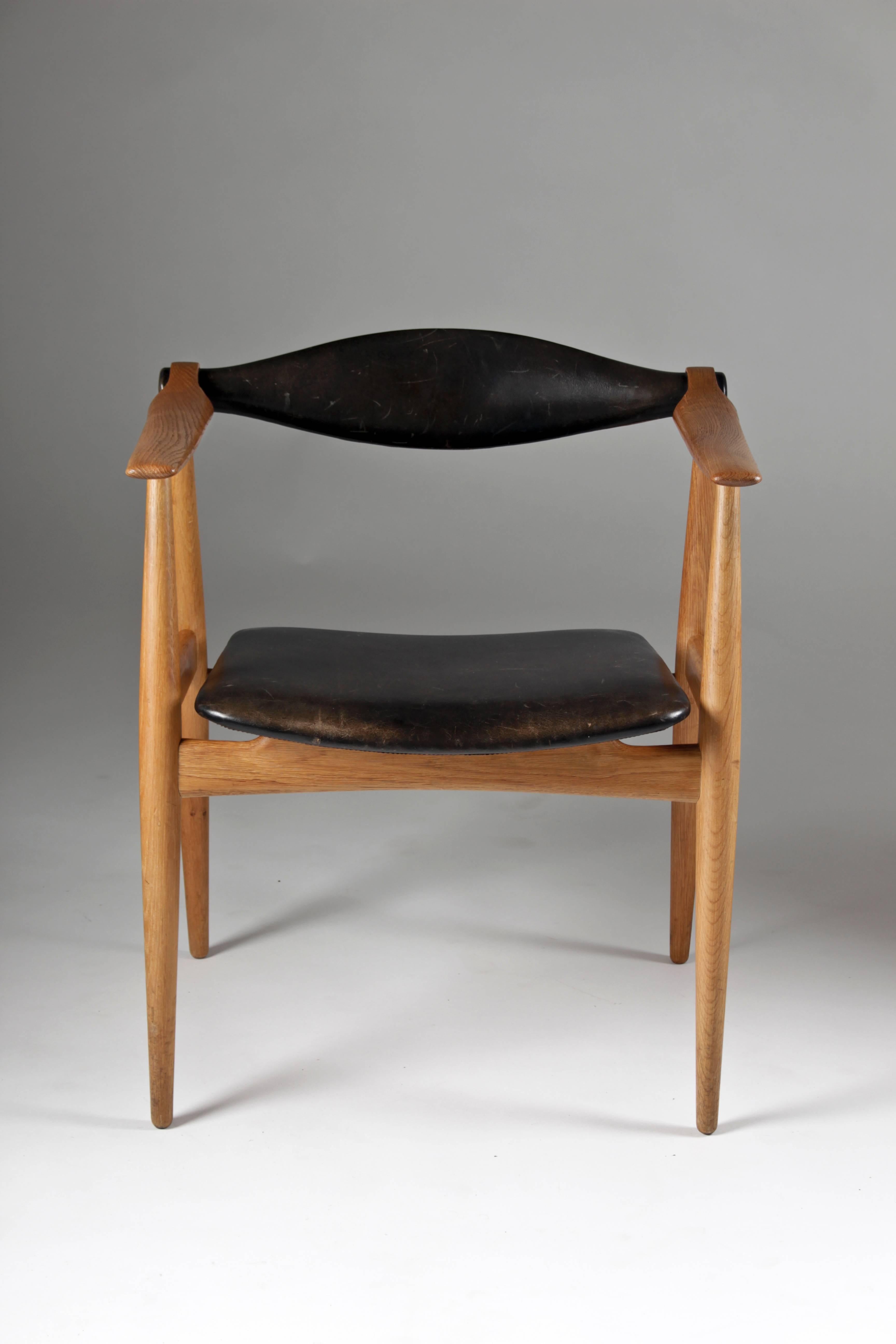 Mid-Century Modern Hans J Wegner CH-34 Armchair in Oak and Leather