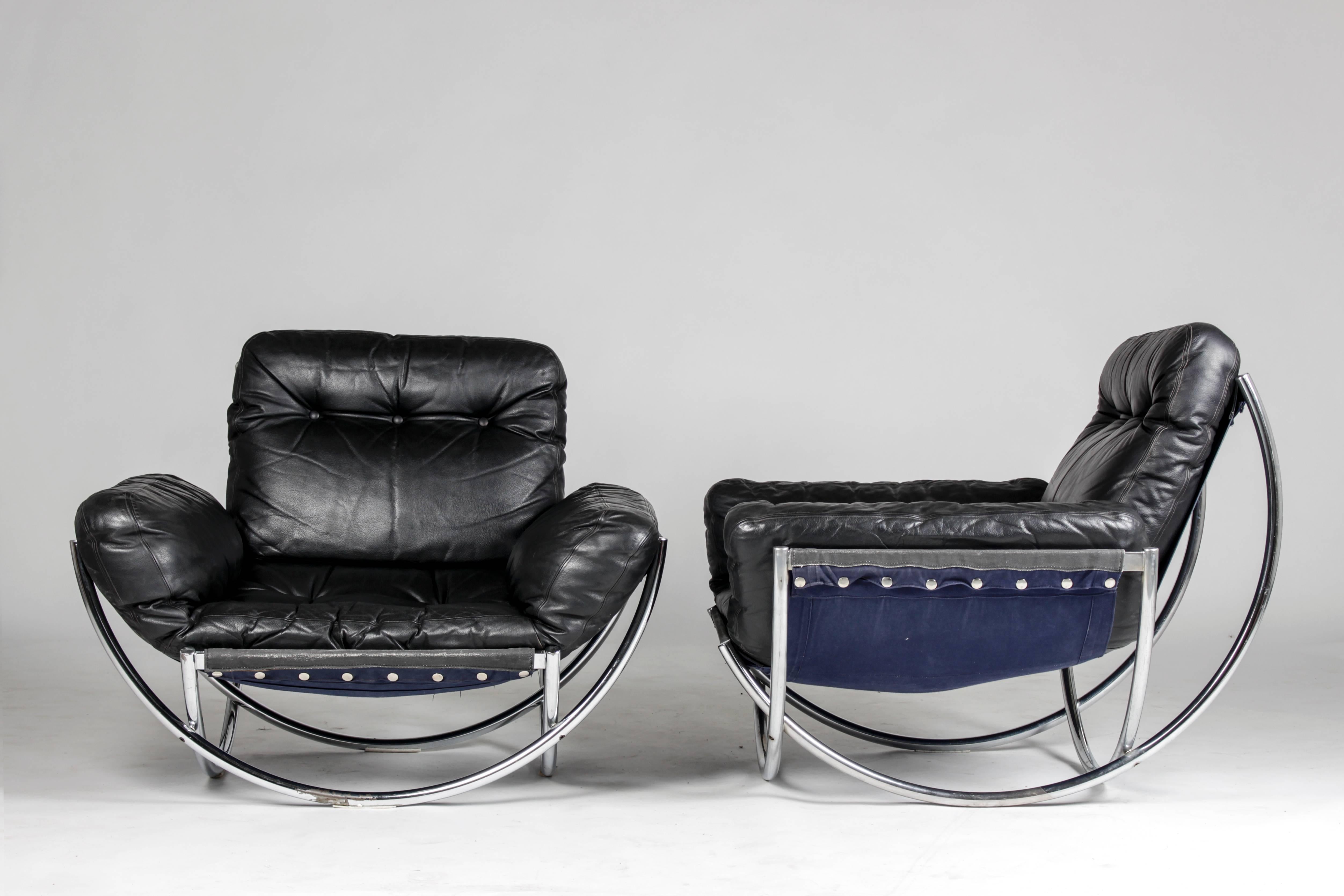 Mid-Century Modern Pair of Leather and Chrome Armchairs 
