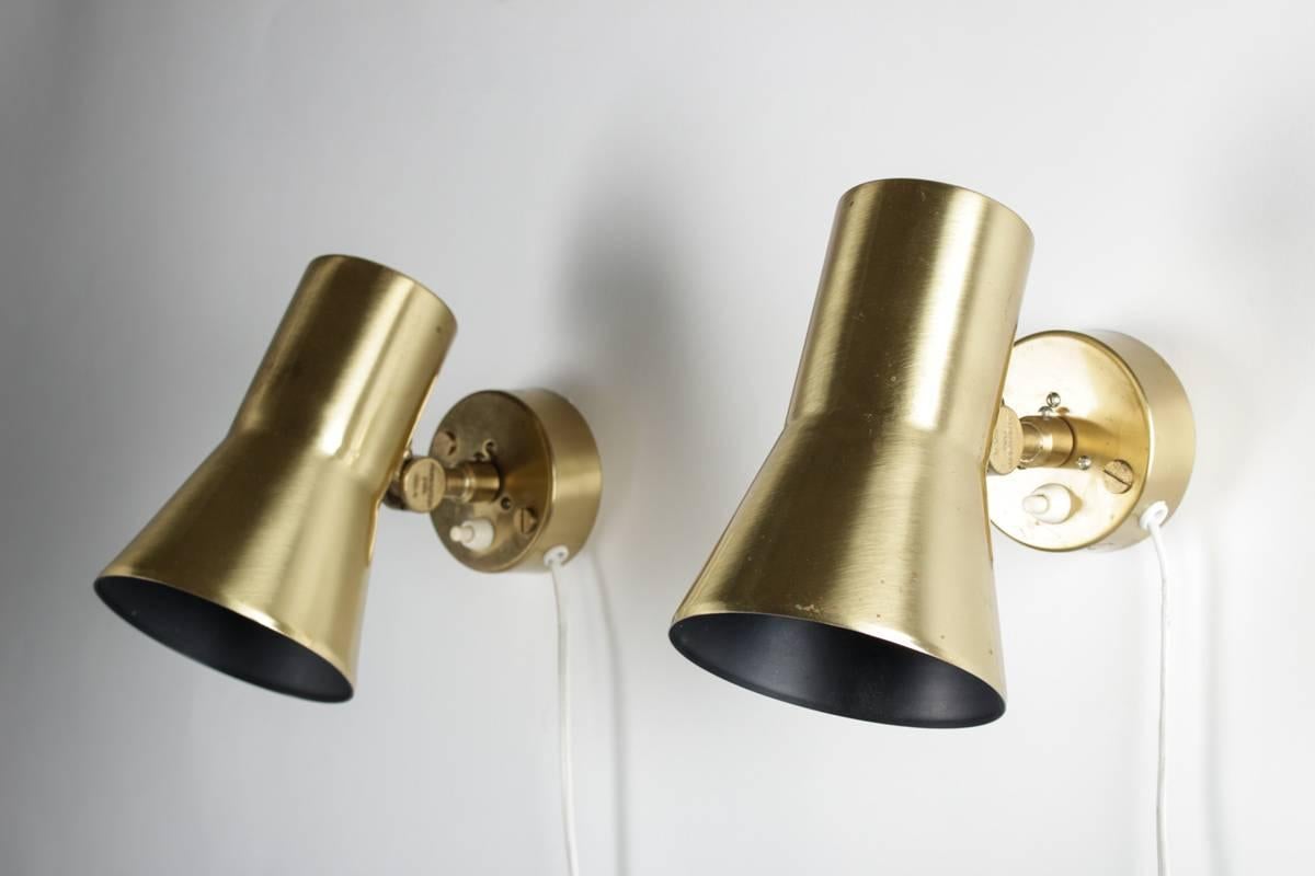 A pair of beautiful, minimalistic night lights model V-239 by Swedish designer Hans-Agne Jakobsson from the Scandinavian Modern era. These lamps are made of solid brass and show great patina.
E14 socket, max 40w.
Worldwide free shipping.
  