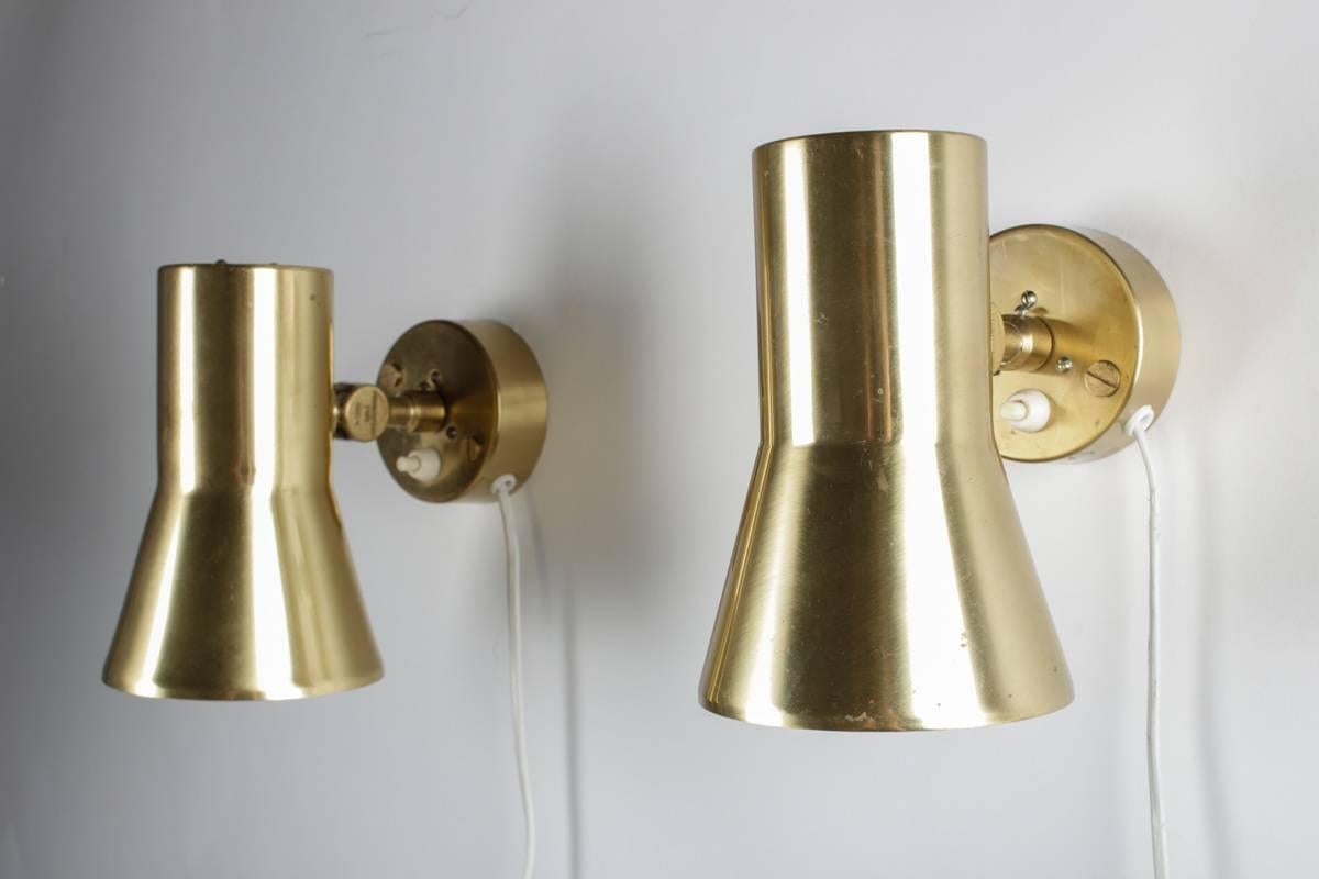Pair of Swedish Night Lights V239 by Hans-Agne Jakobsson in Brass In Good Condition In Karlstad, SE